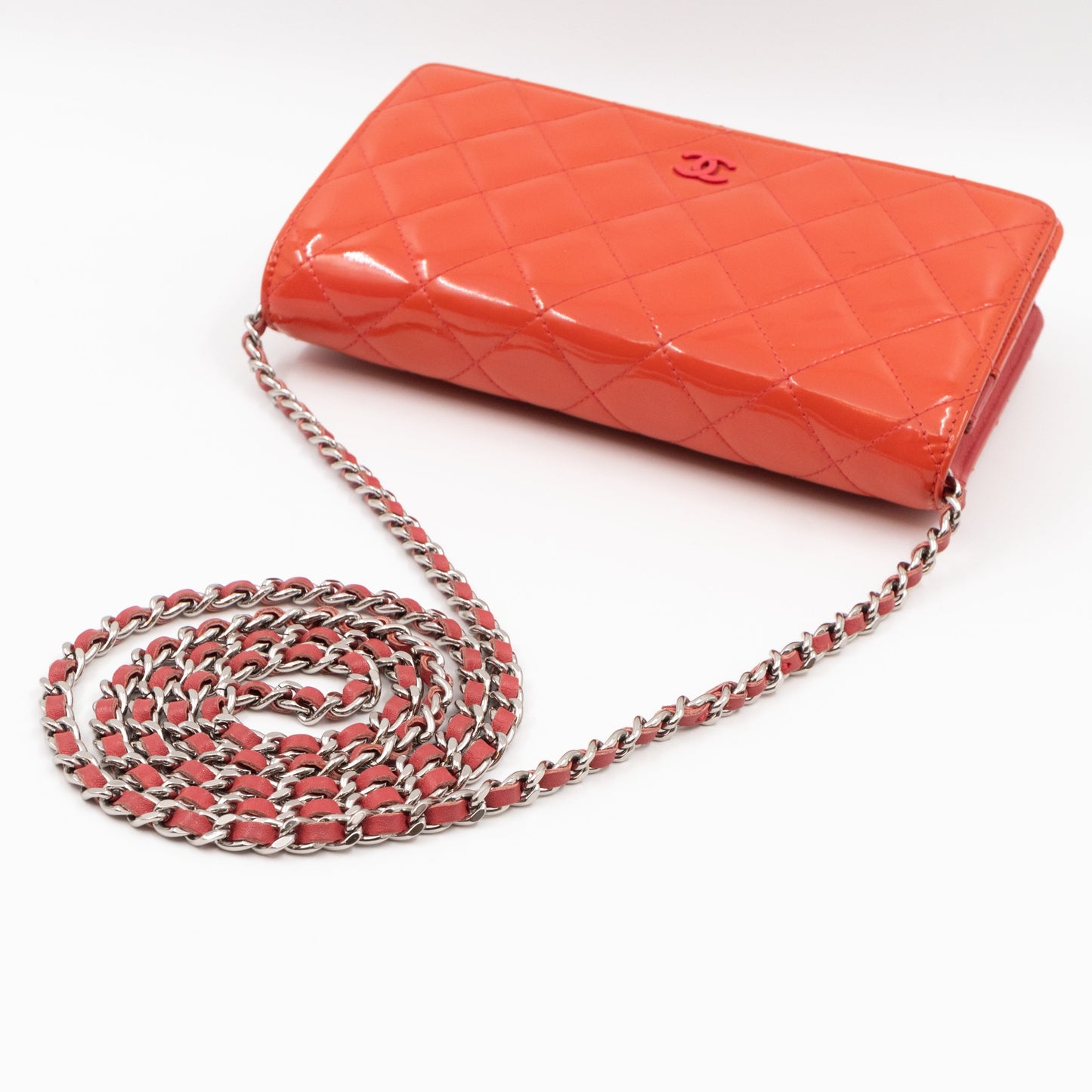 Classic Wallet on Chain Coral Pink Patent Leather