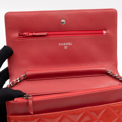 Classic Wallet on Chain Coral Patent Leather