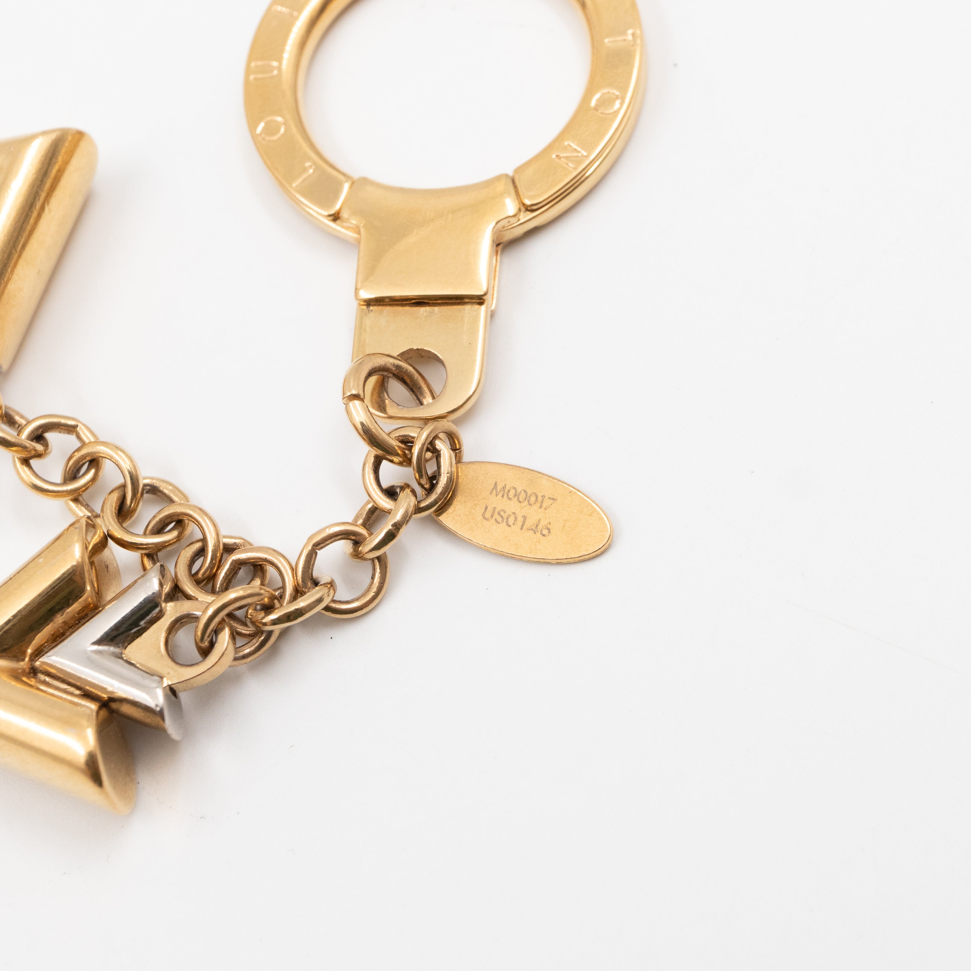 Jingle V Bag Charm Chain