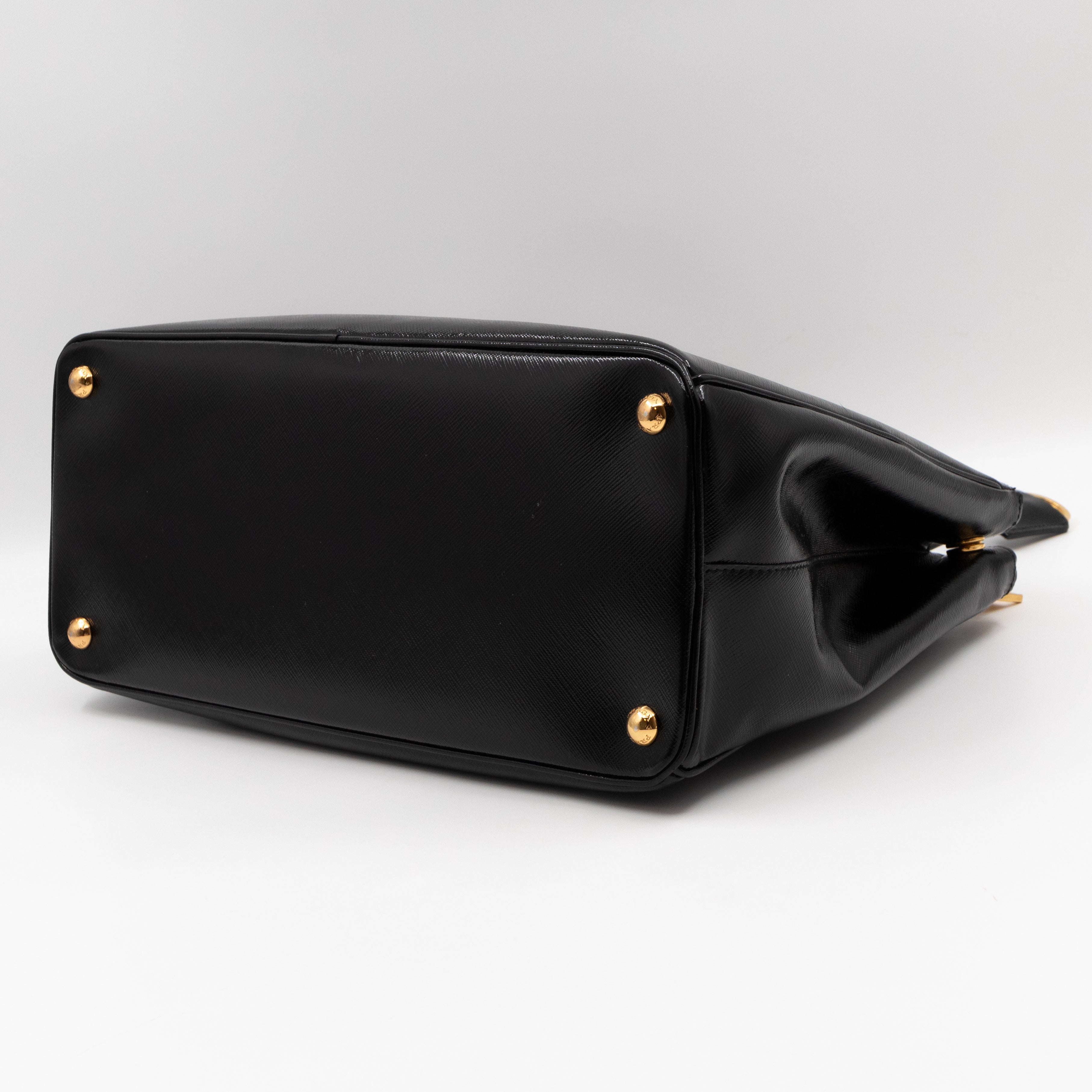 Galleria Large Double Zip Black Saffiano Vernis
