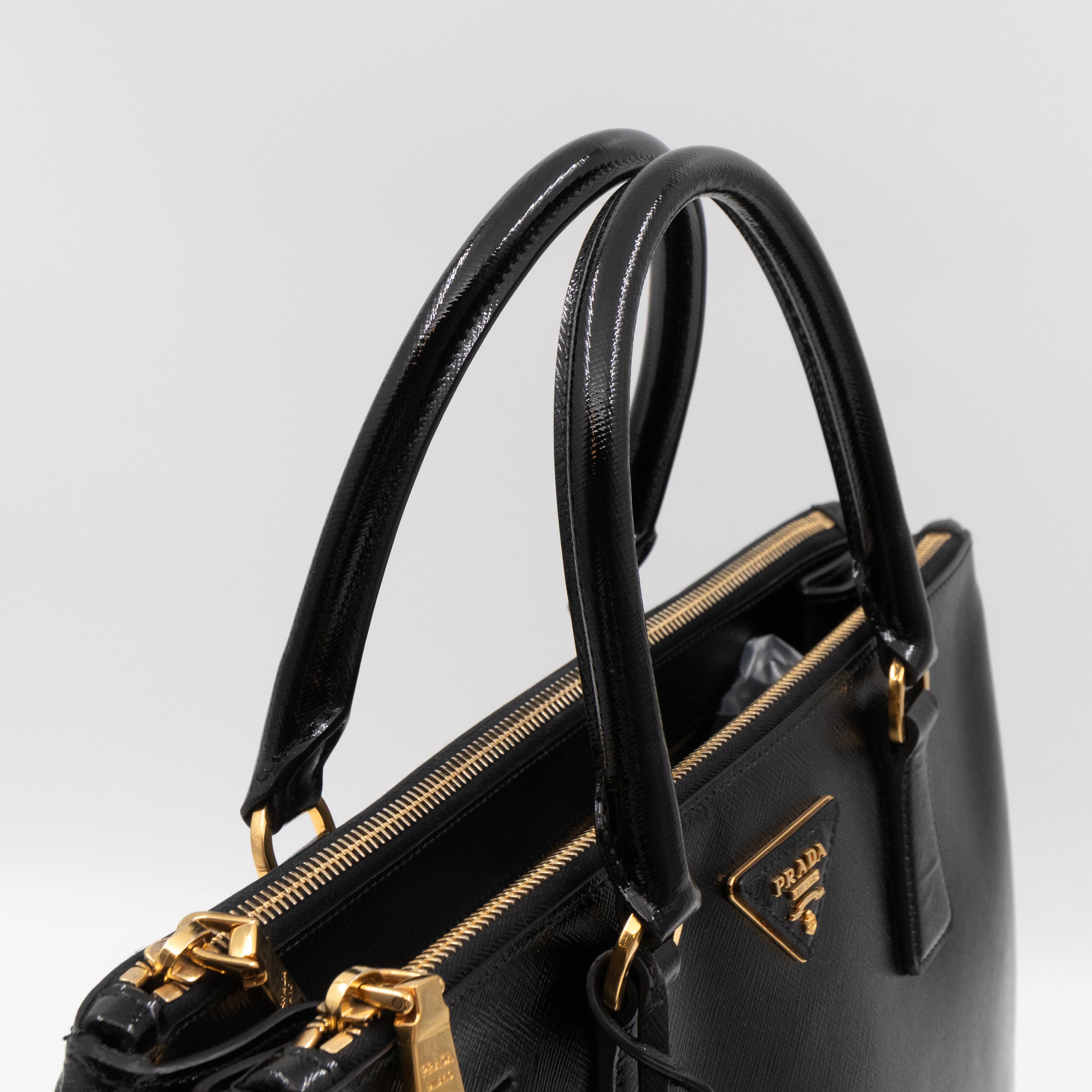 Galleria Large Double Zip Black Saffiano Vernis