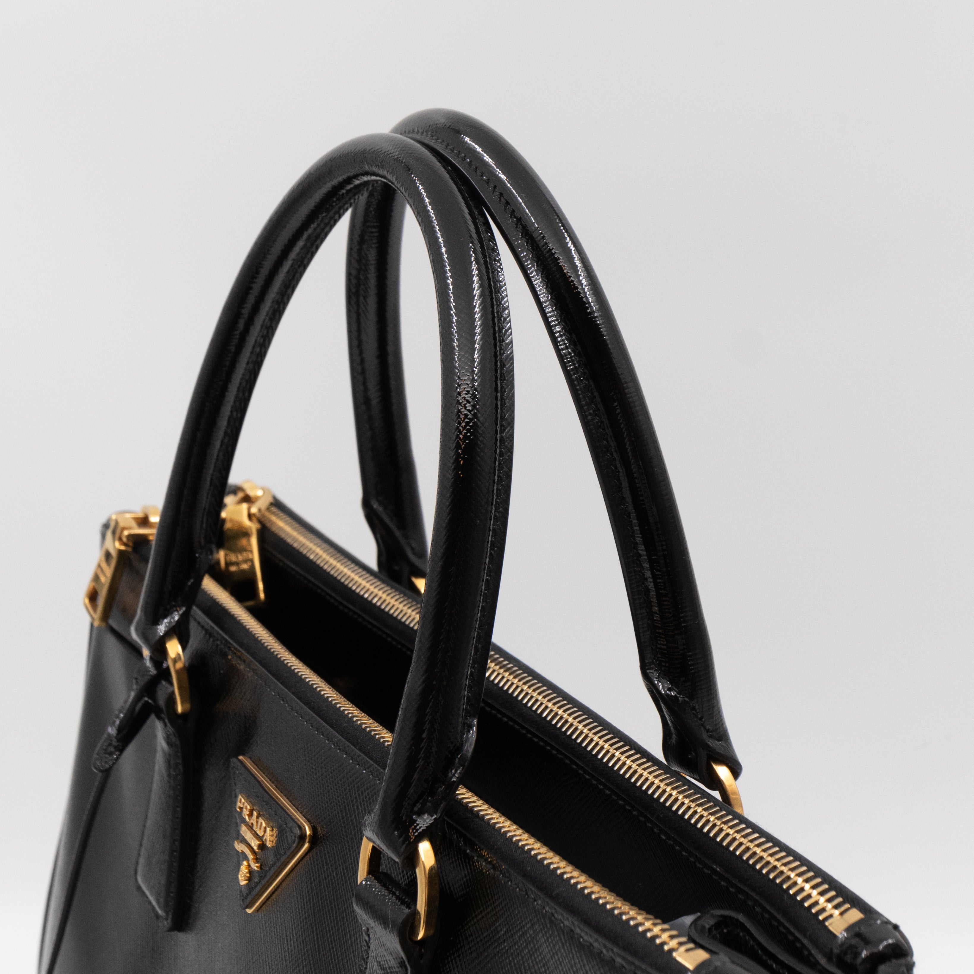 Galleria Large Double Zip Black Saffiano Vernis