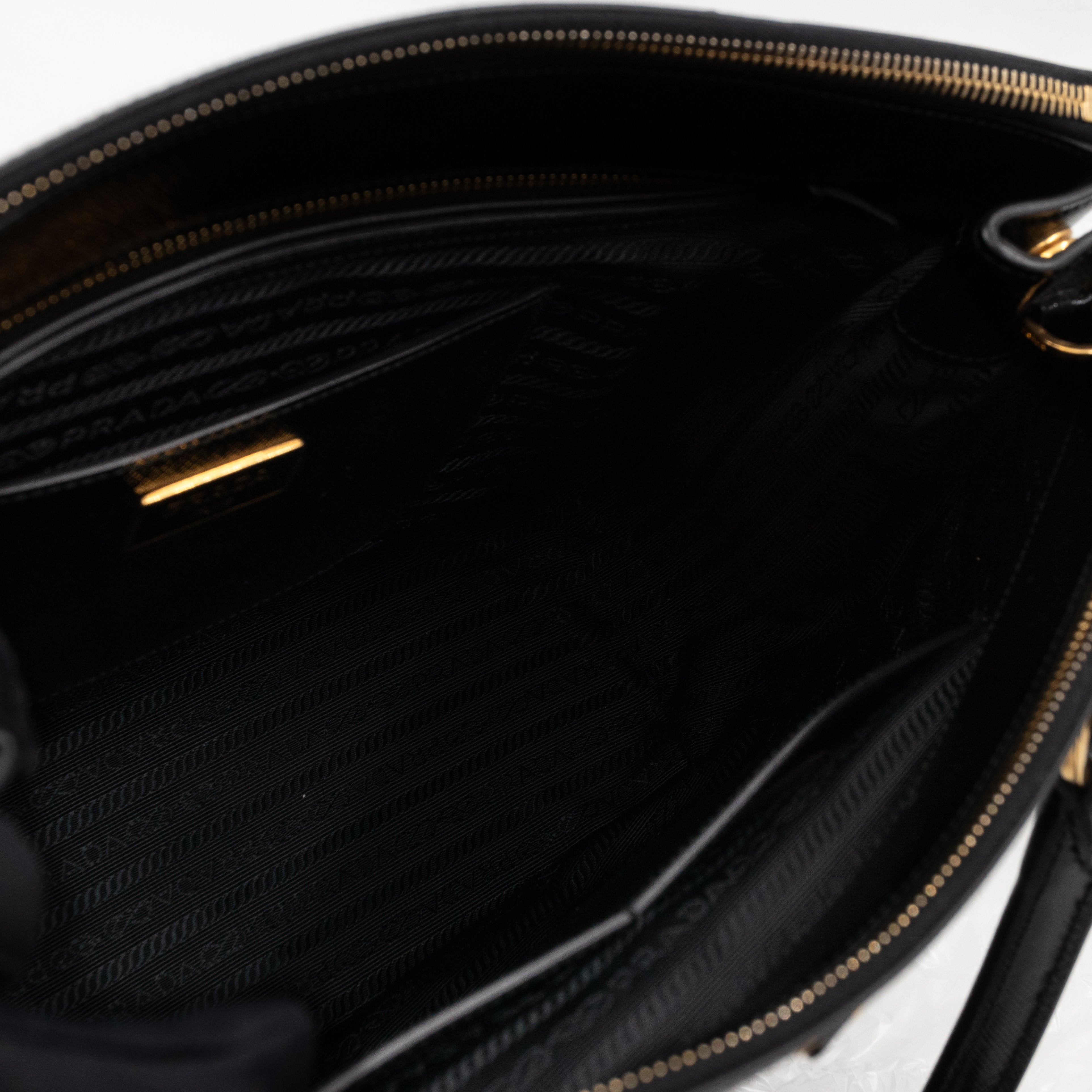 Galleria Large Double Zip Black Saffiano Vernis