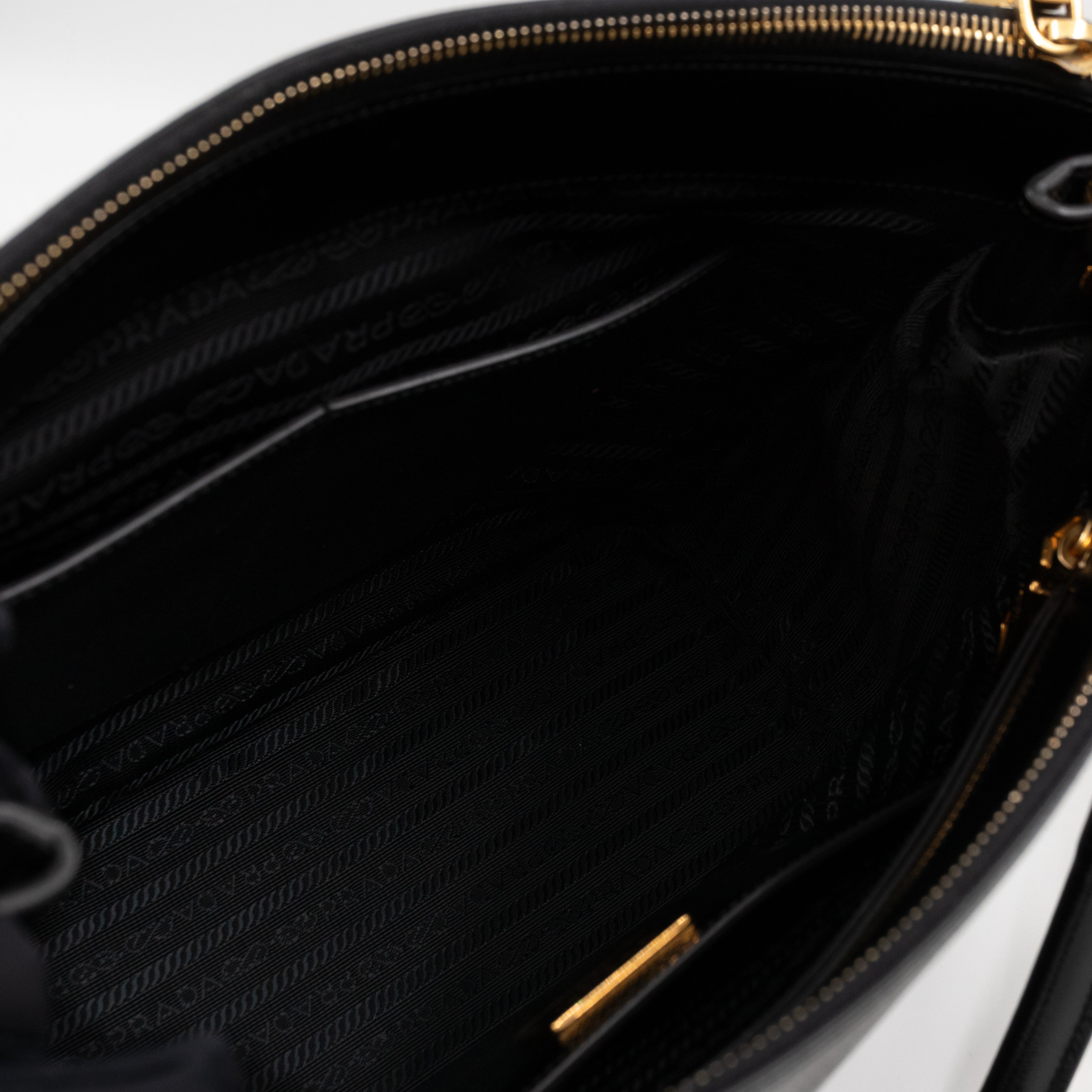 Galleria Large Double Zip Black Saffiano Vernis