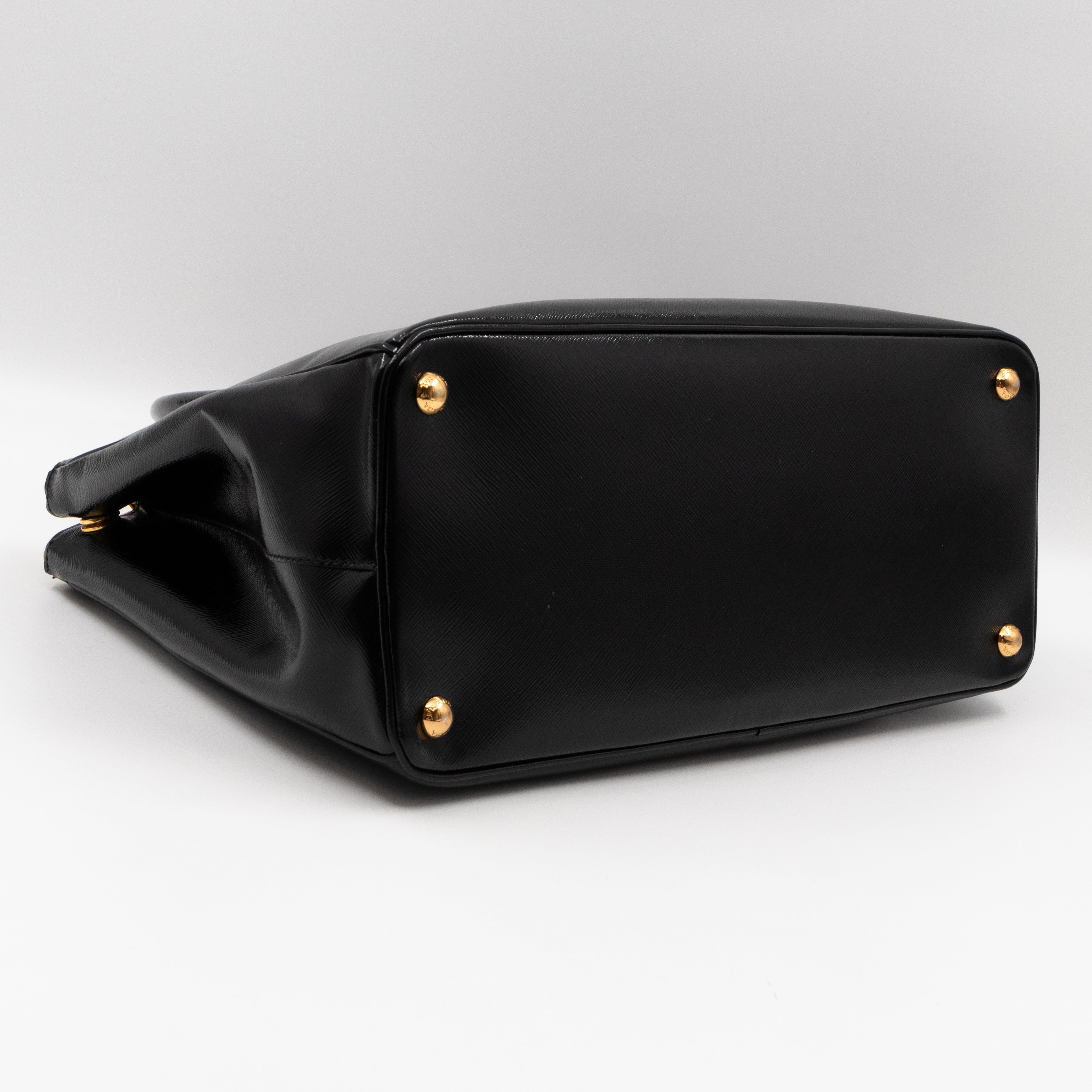 Galleria Large Double Zip Black Saffiano Vernis
