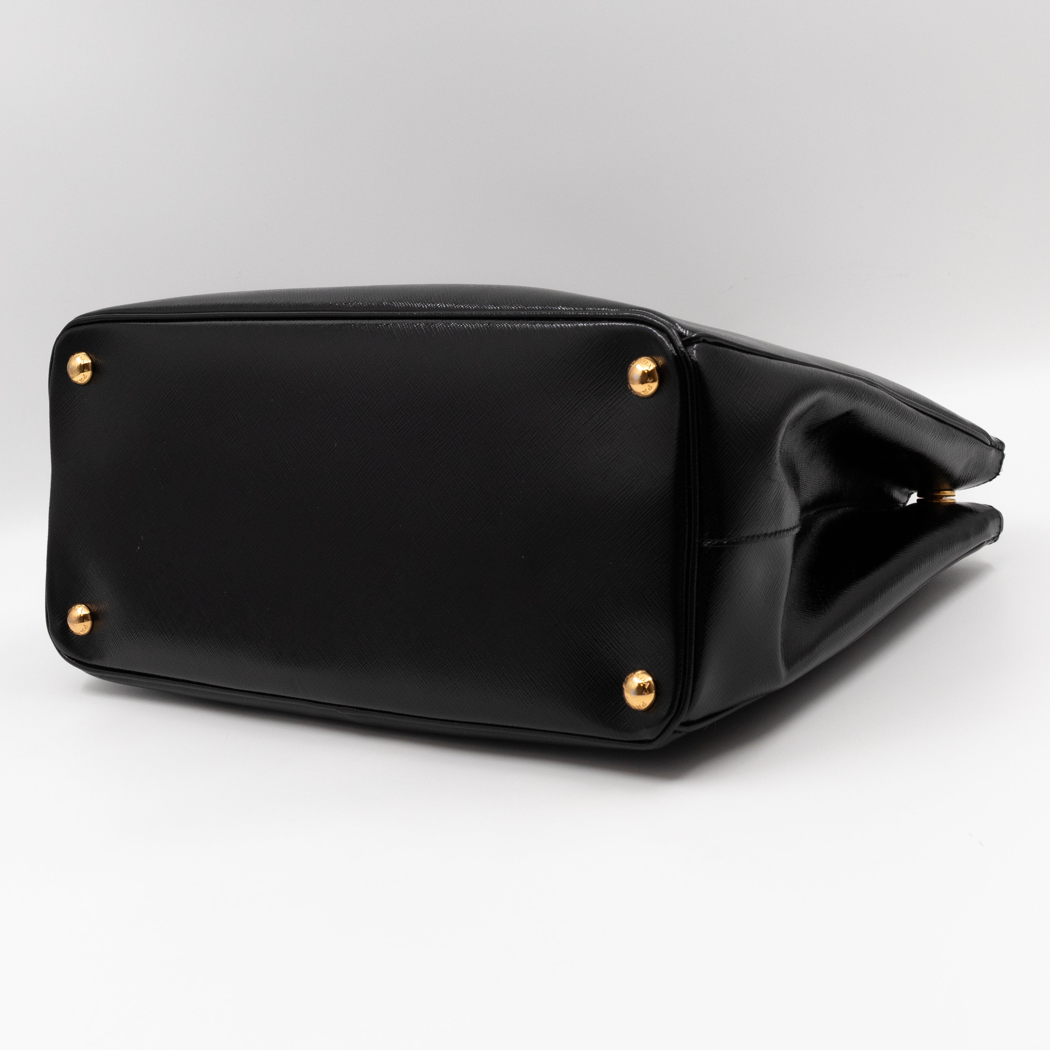 Galleria Large Double Zip Black Saffiano Vernis