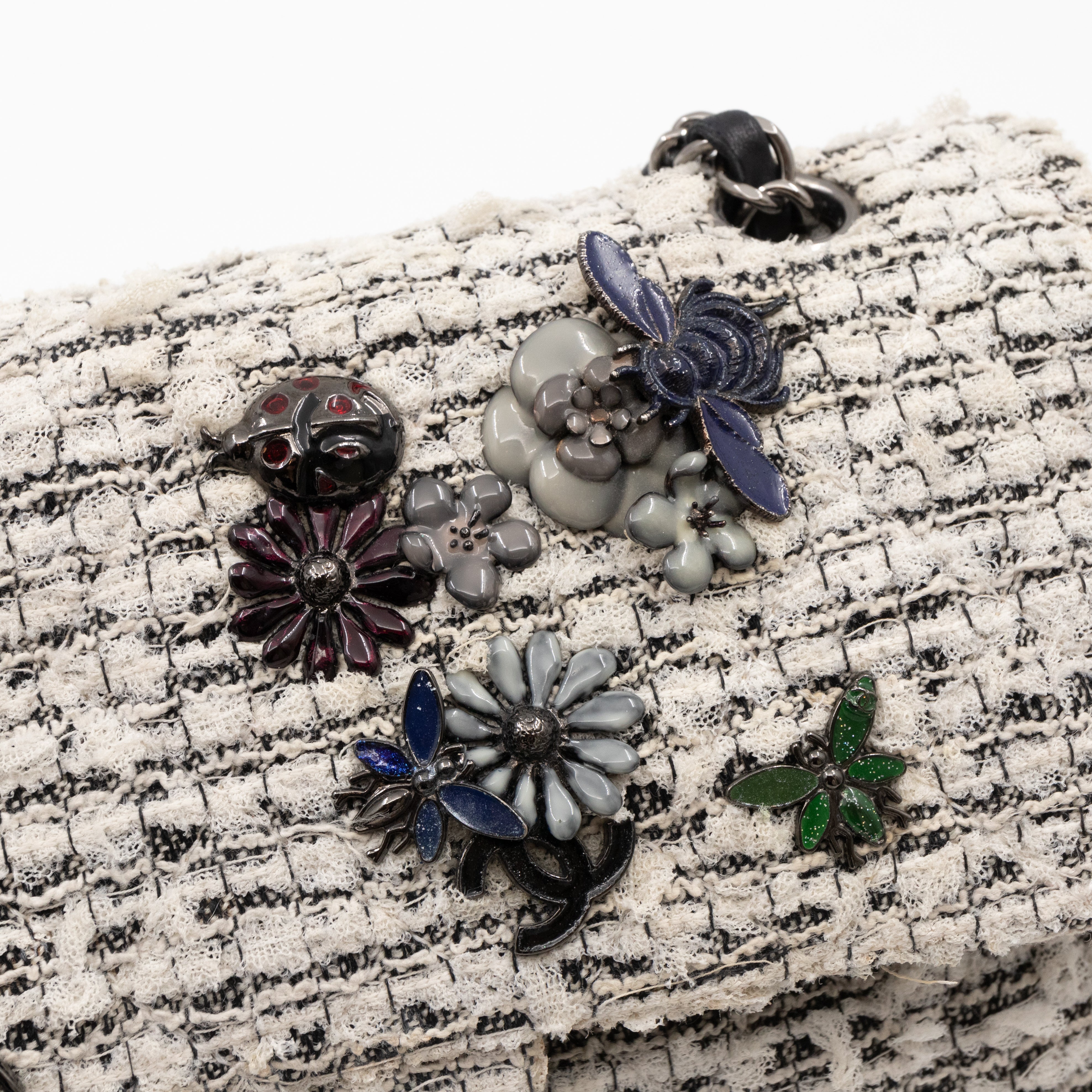 Gardens Charms 2.55 Reissue Flap Bag White Black Tweed