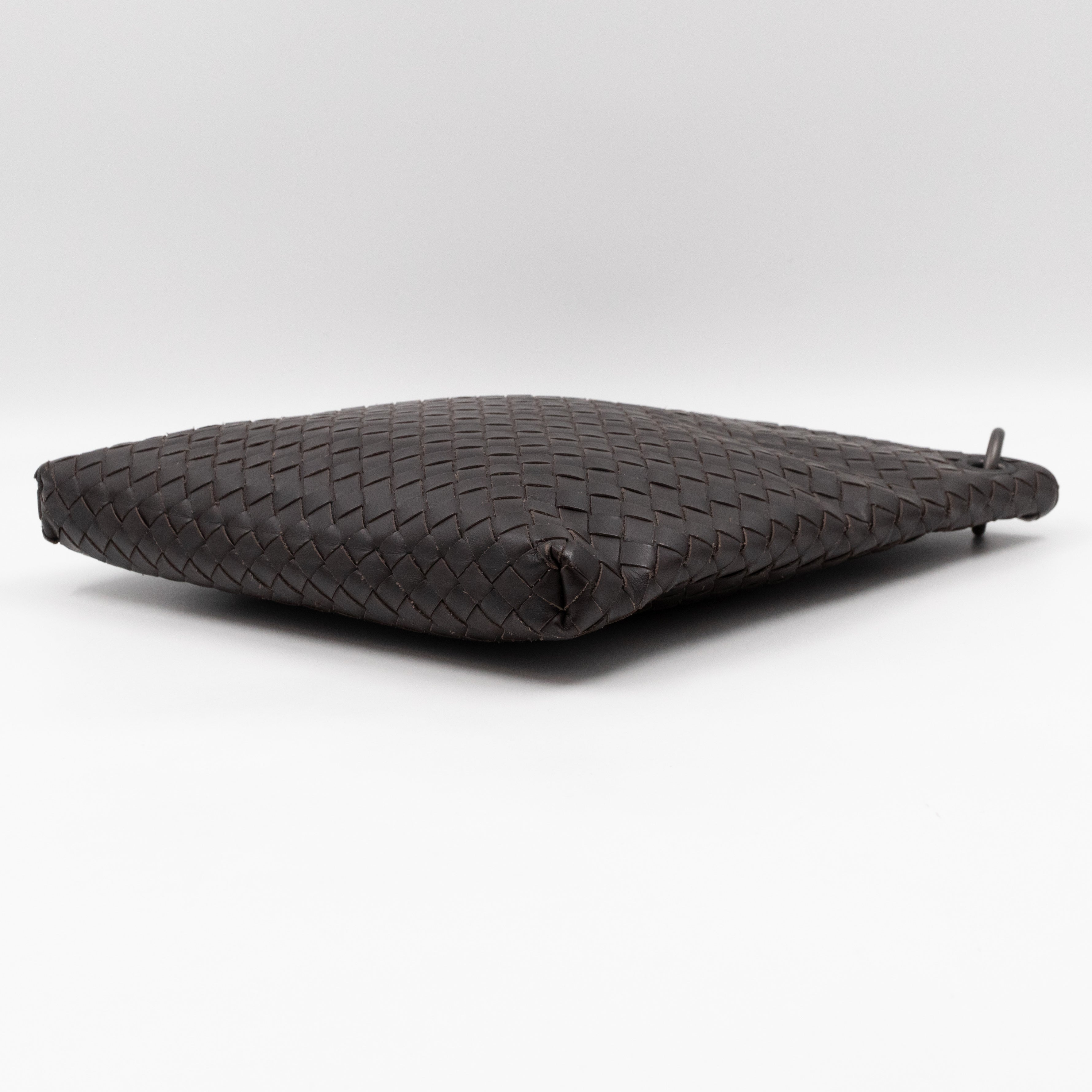 Flat Messenger Bag Intrecciato Dark Brown Leather