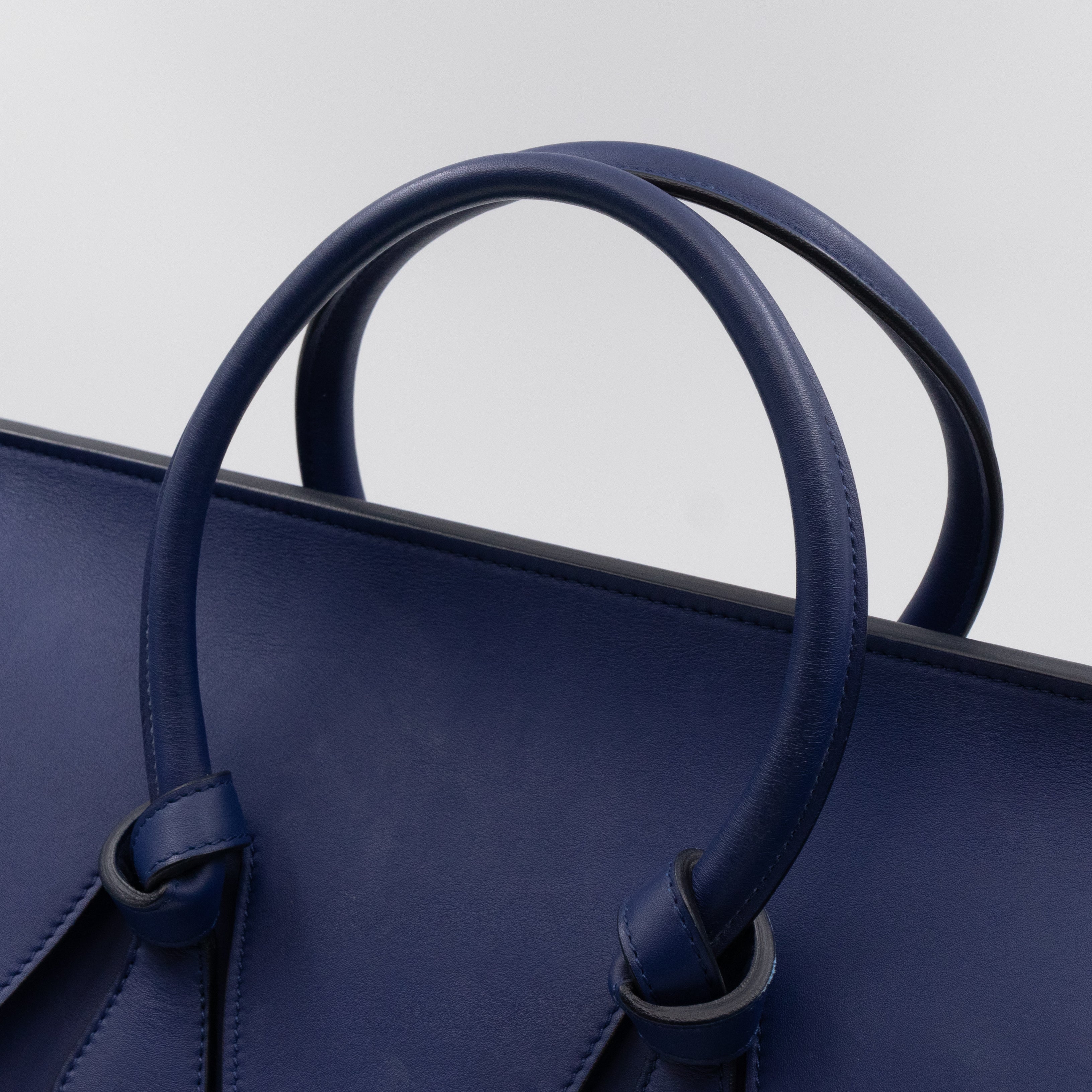 Tie Knot Tote Bag Medium Navy Leather