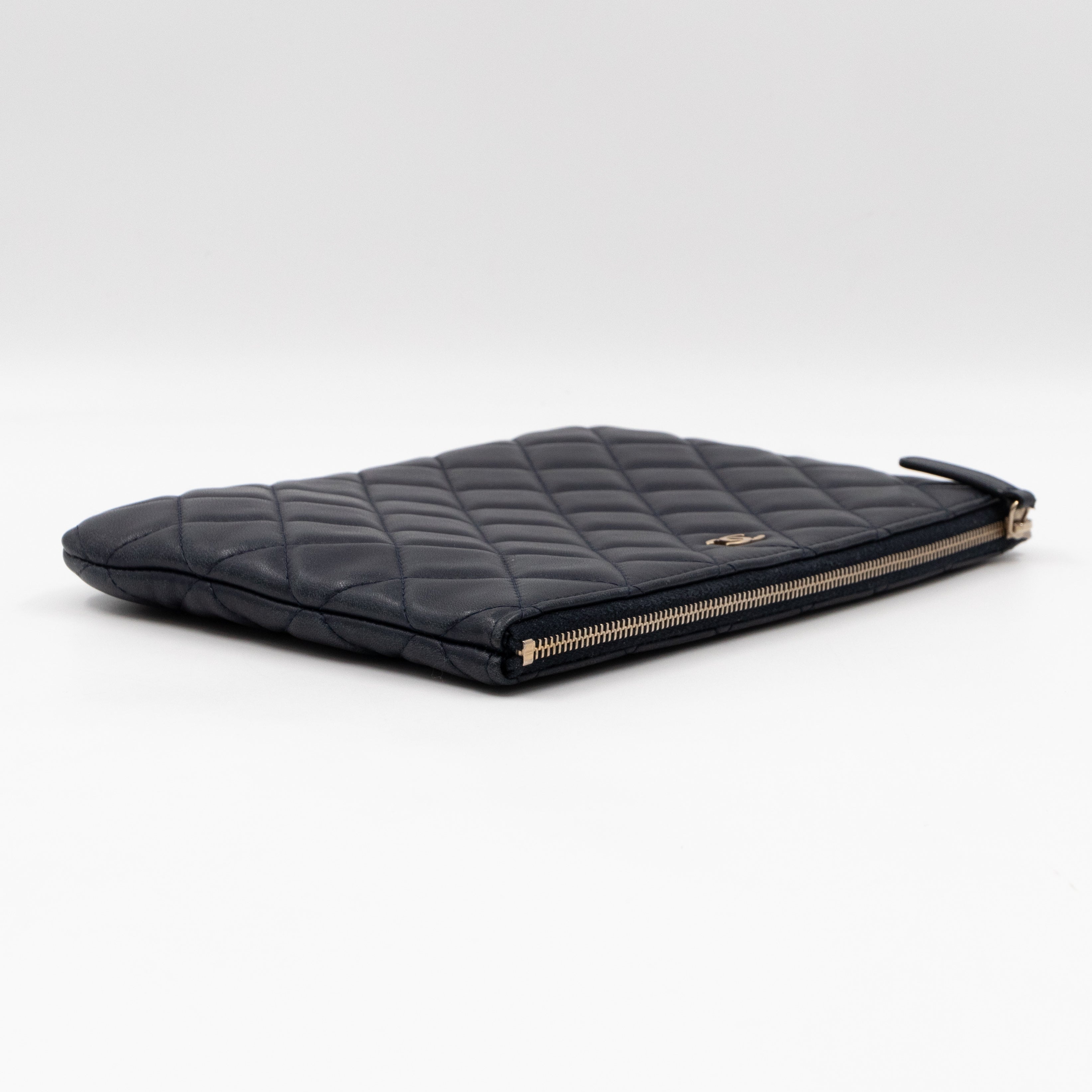 Classic Medium O Case Navy Leather