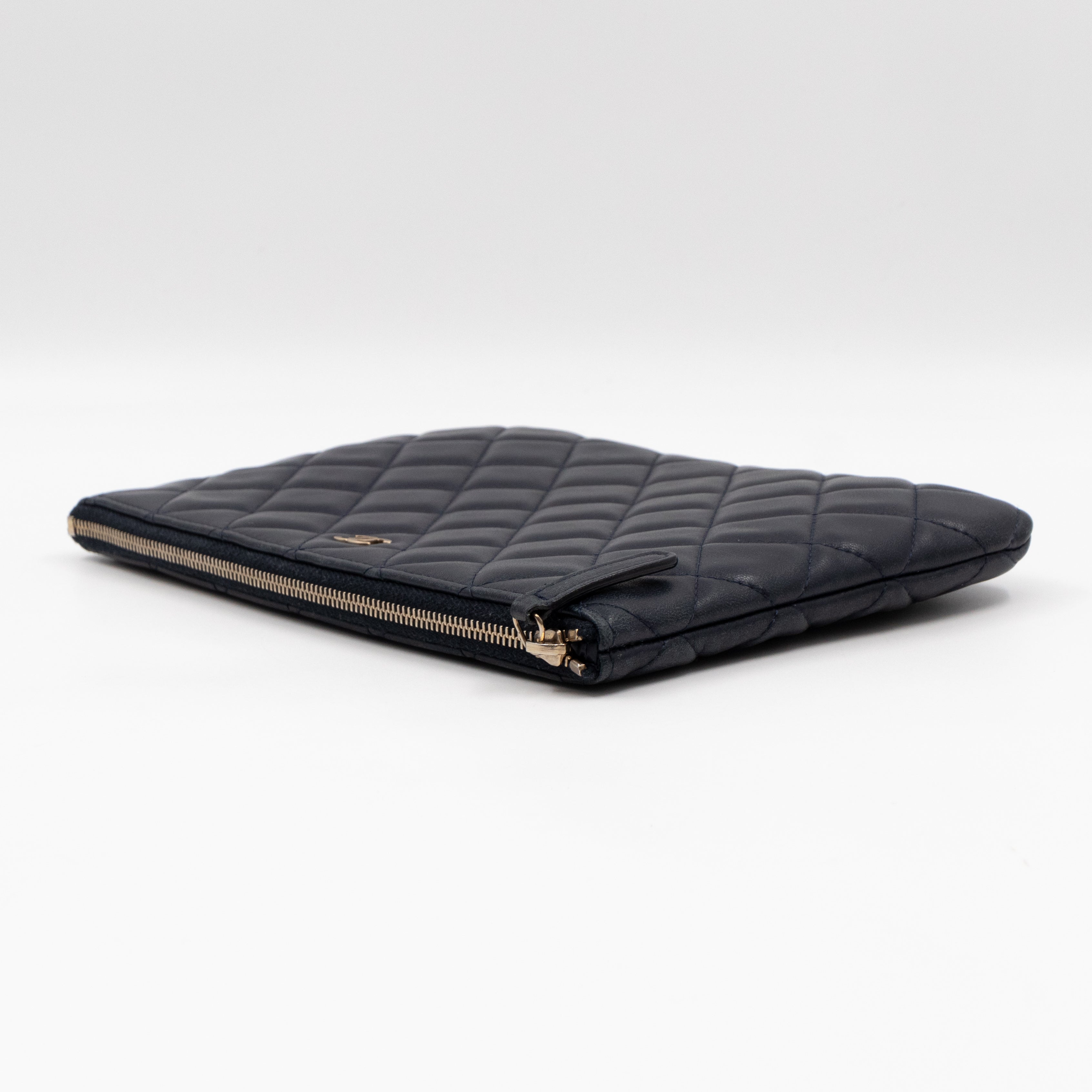 Classic Medium O Case Navy Leather