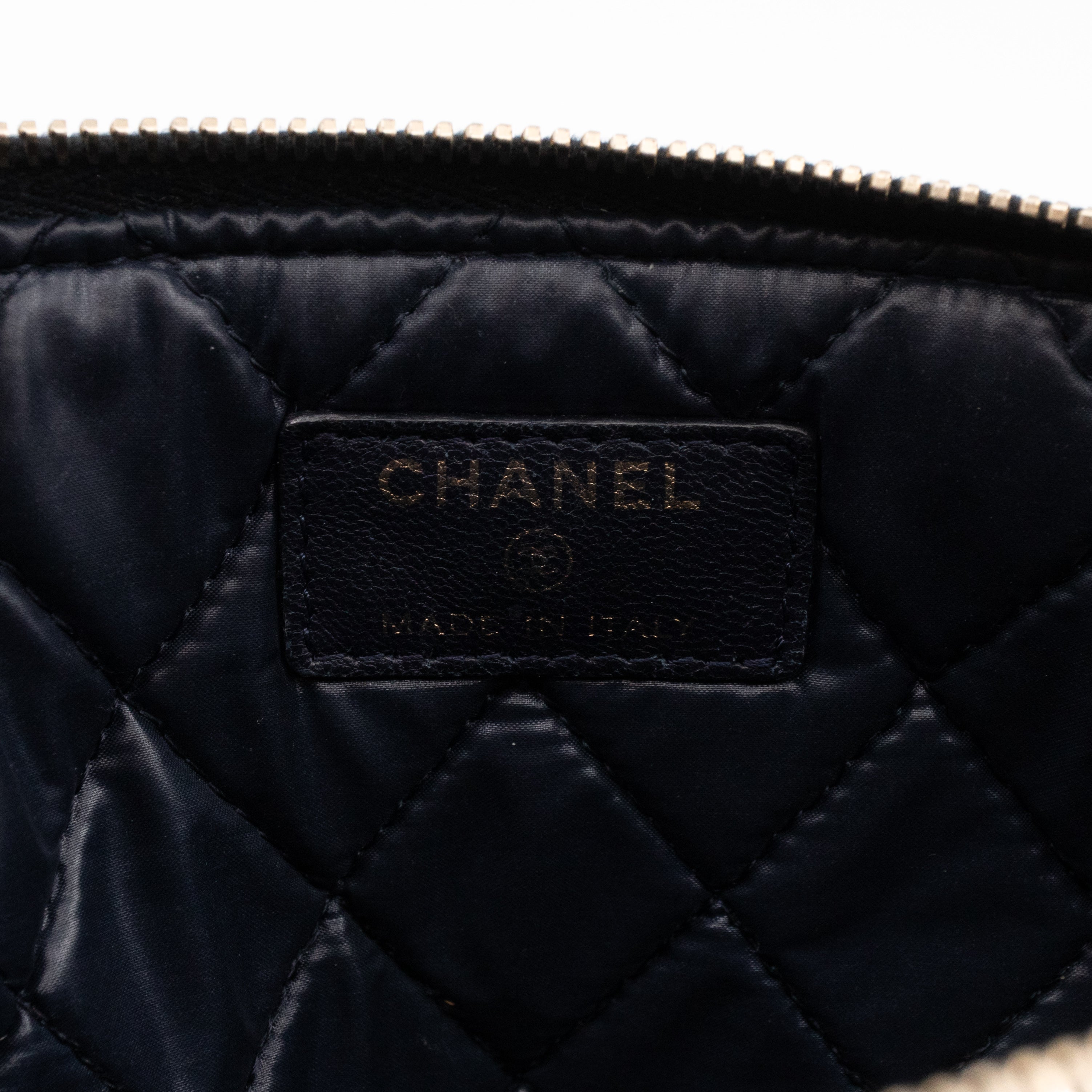 Classic Medium O Case Navy Leather