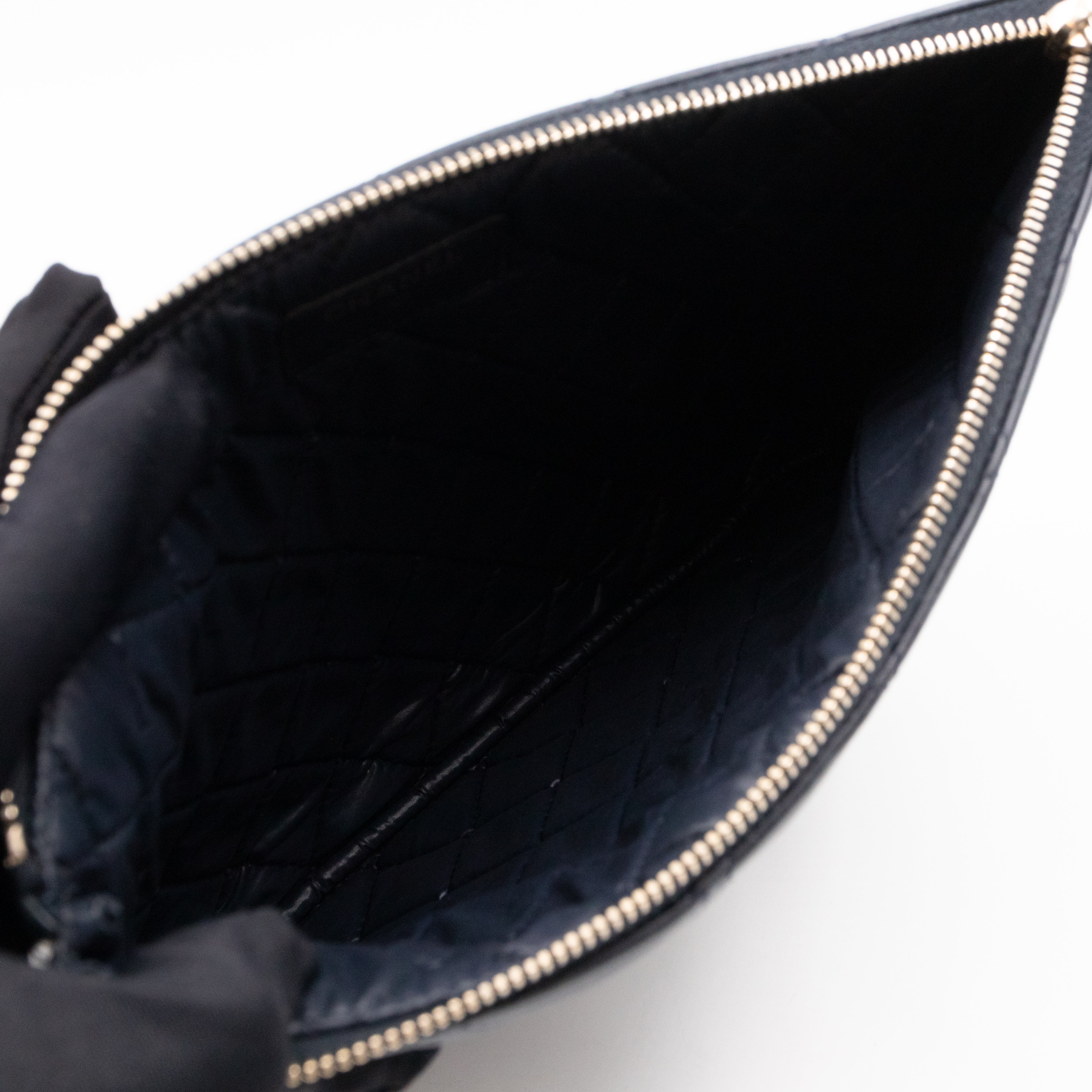 Classic Medium O Case Navy Leather