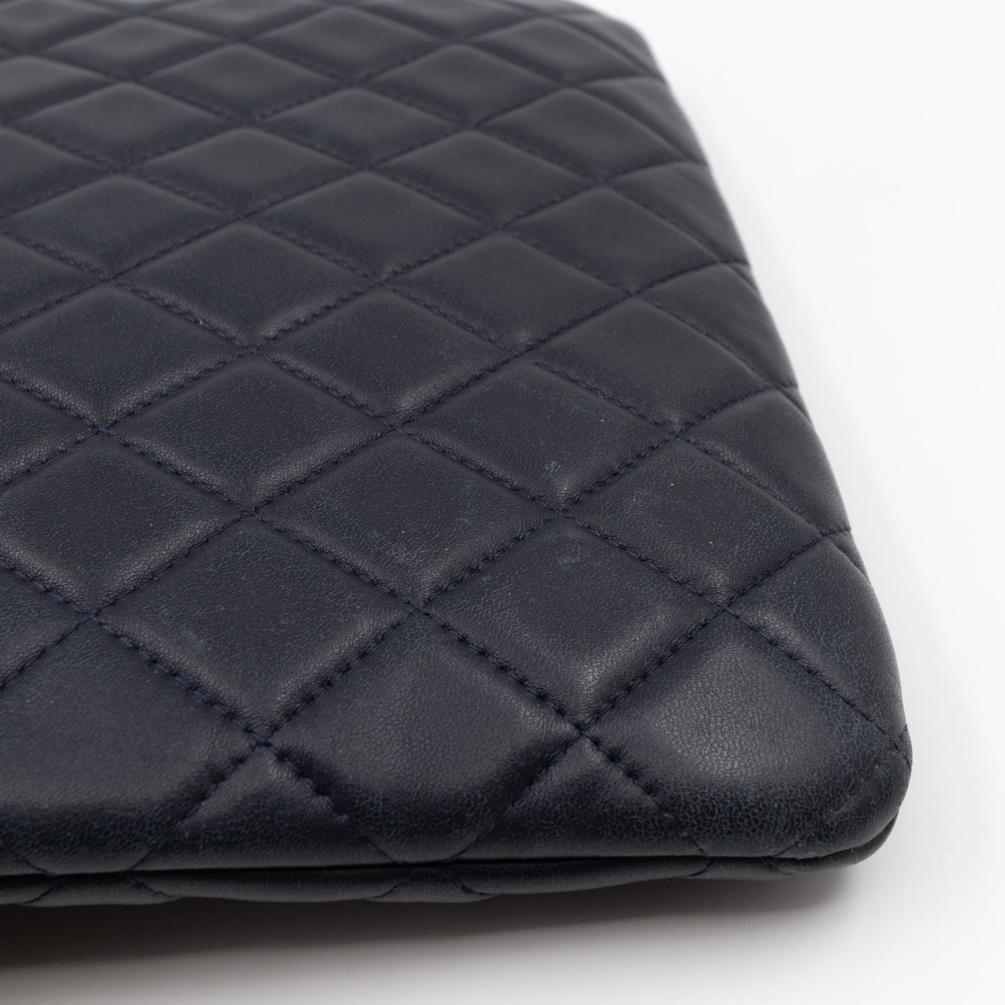 Classic Medium O Case Navy Leather