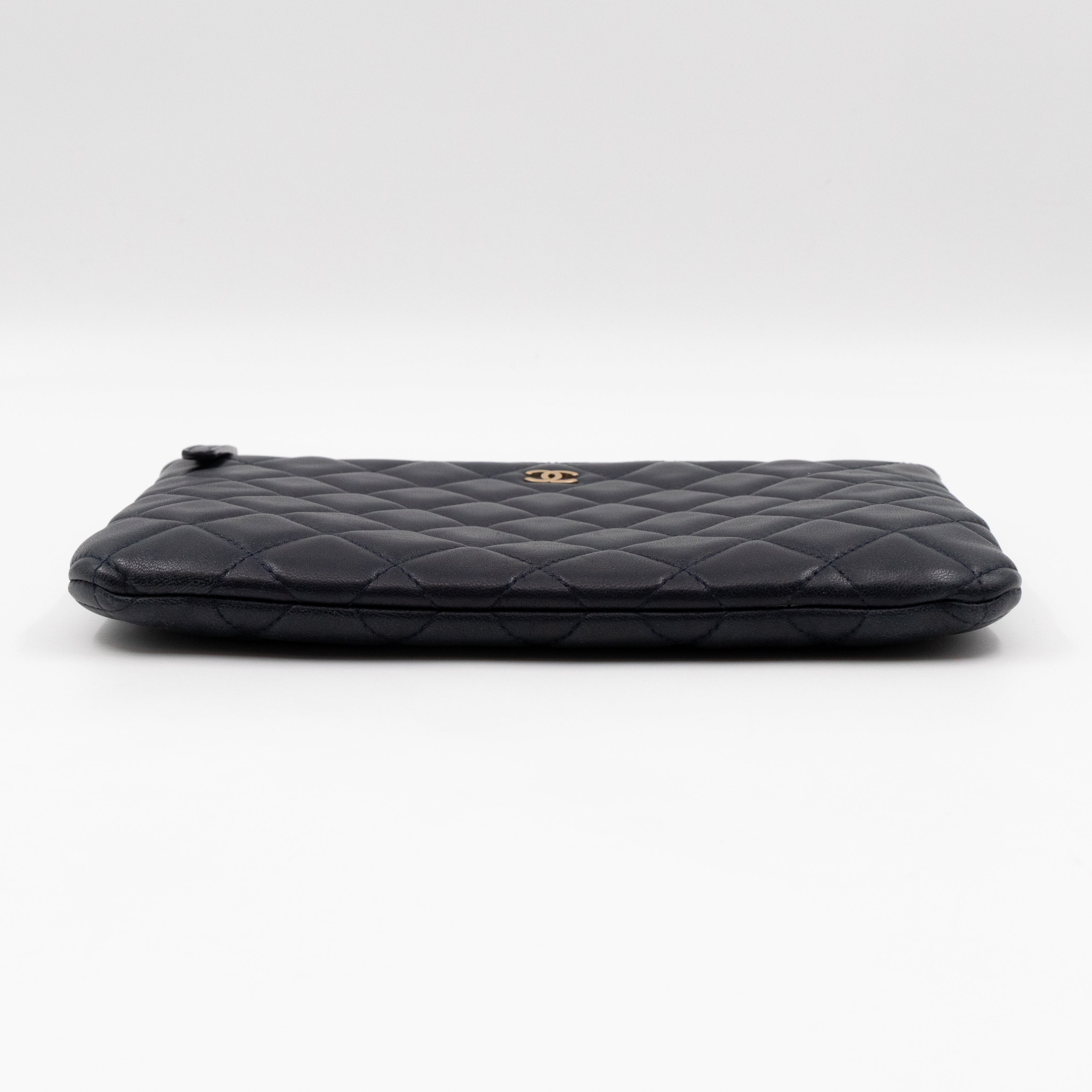 Classic Medium O Case Navy Leather