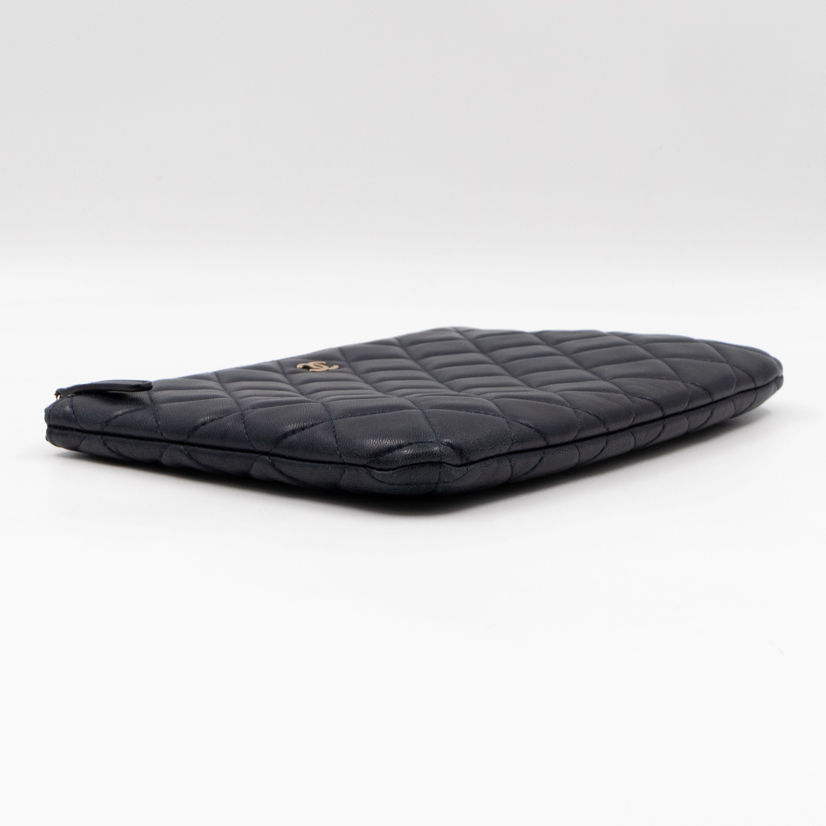 Classic Medium O Case Navy Leather