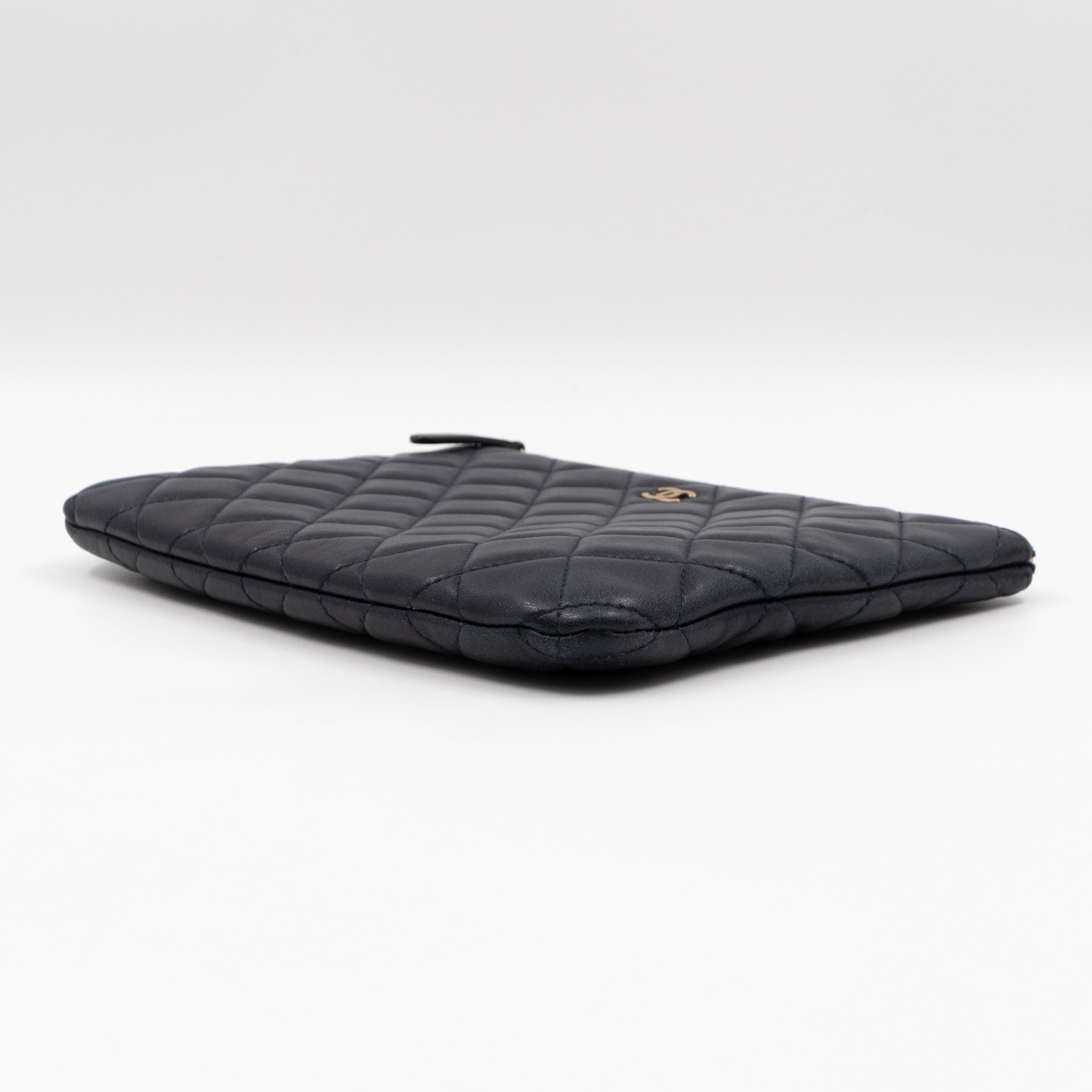 Classic Medium O Case Navy Leather