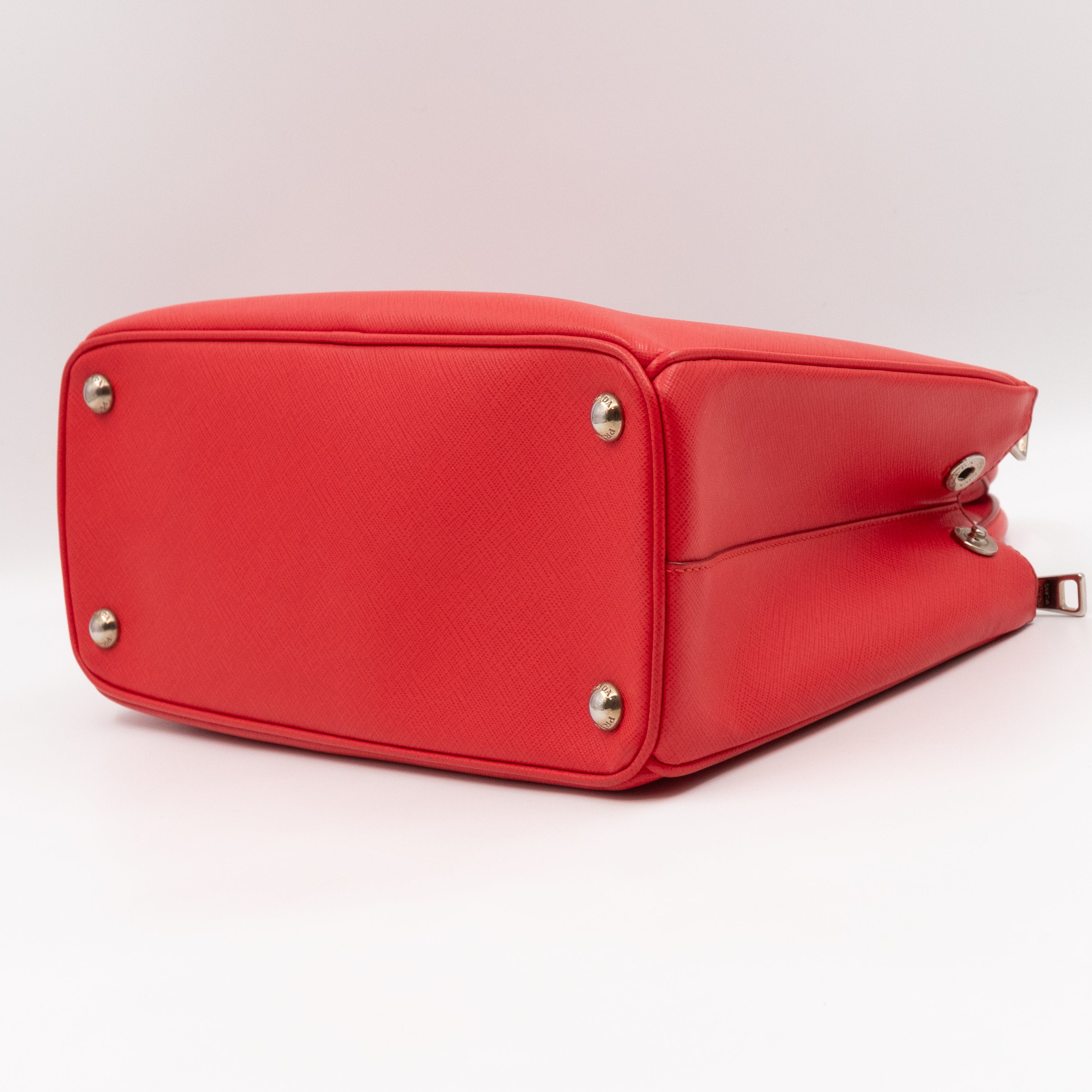 Galleria Medium Double Zip Lacca Red Saffiano Lux