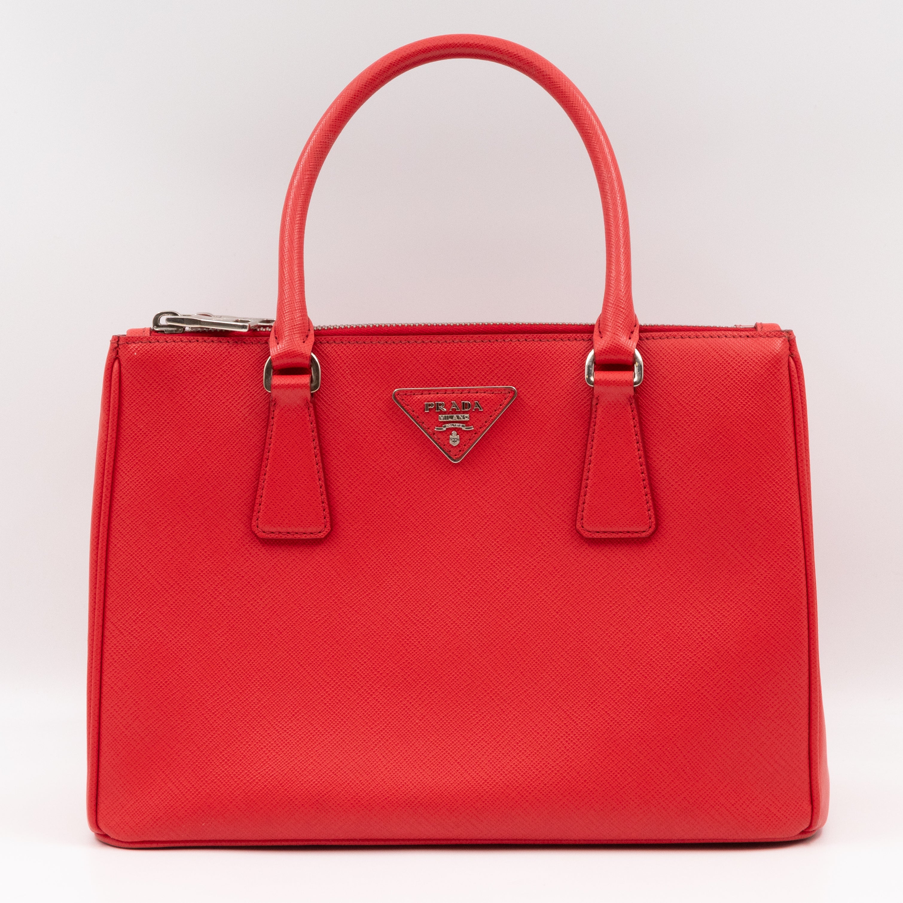 Galleria Medium Double Zip Lacca Red Saffiano Lux