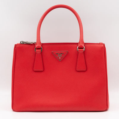 Galleria Medium Double Zip Lacca Red Saffiano Lux