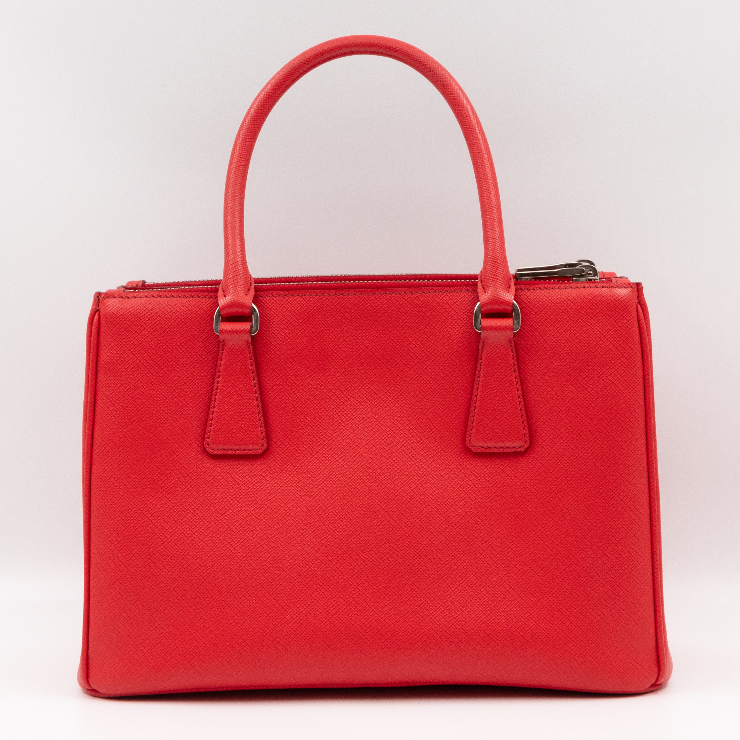 Galleria Medium Double Zip Lacca Red Saffiano Lux