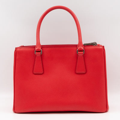 Galleria Medium Double Zip Lacca Red Saffiano Lux