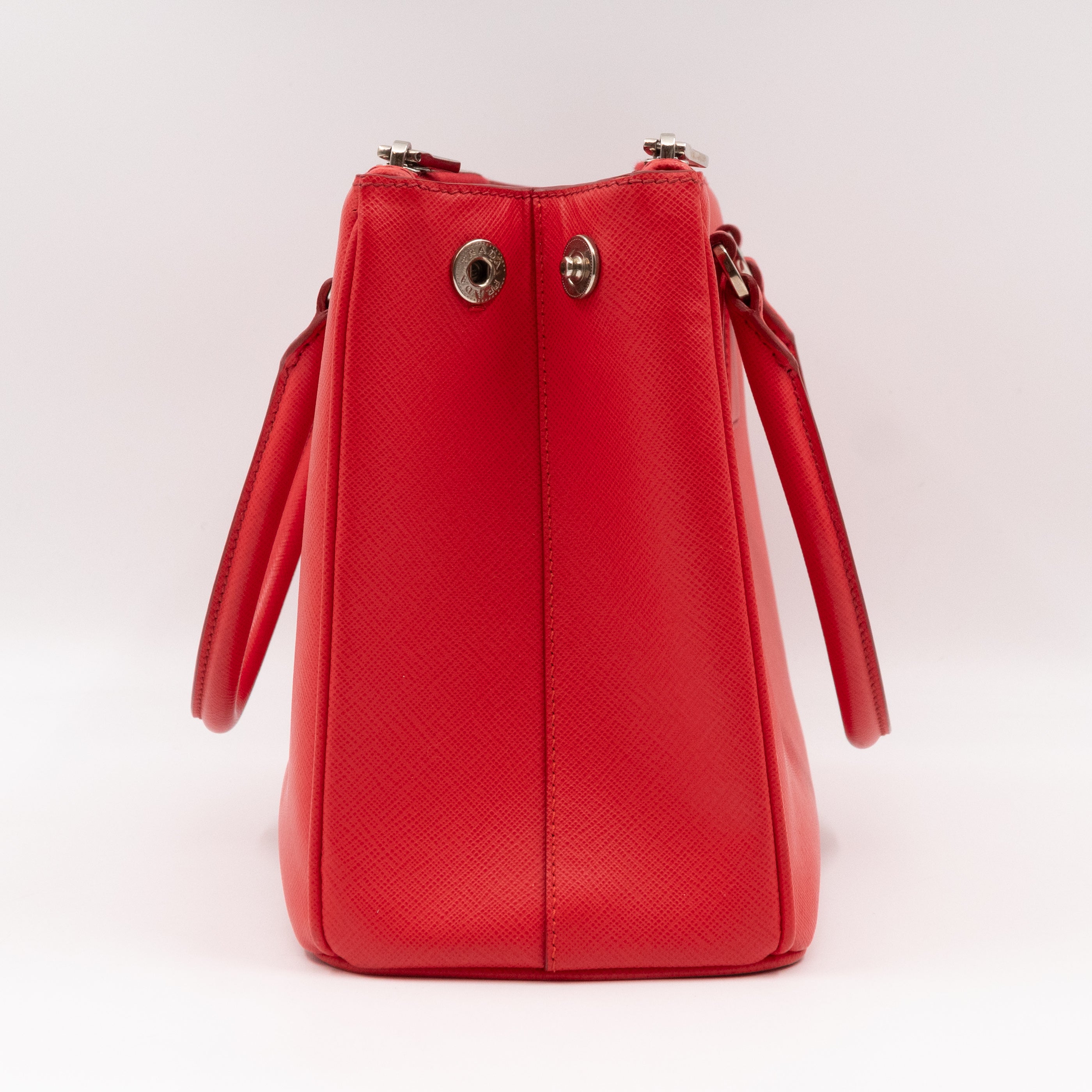 Galleria Medium Double Zip Lacca Red Saffiano Lux