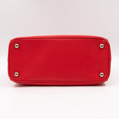 Galleria Medium Double Zip Lacca Red Saffiano Lux