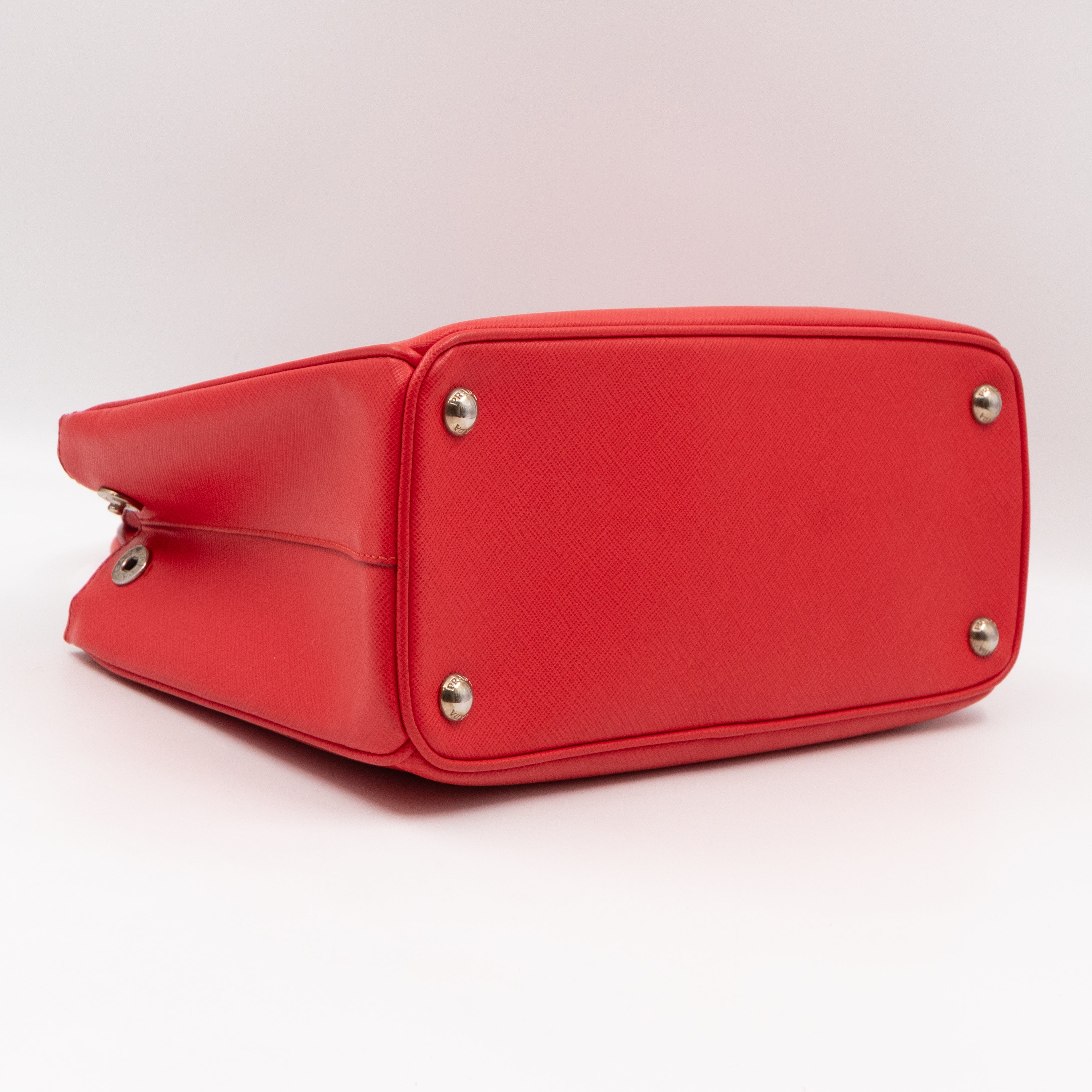 Galleria Medium Double Zip Lacca Red Saffiano Lux