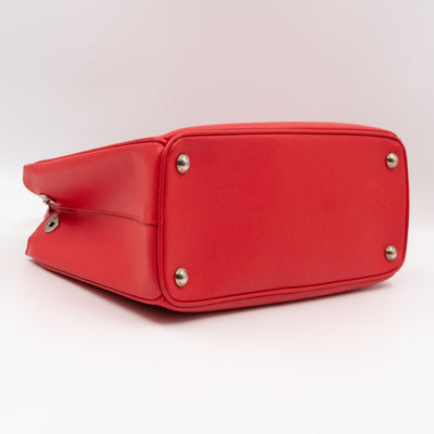 Galleria Medium Double Zip Lacca Red Saffiano Lux