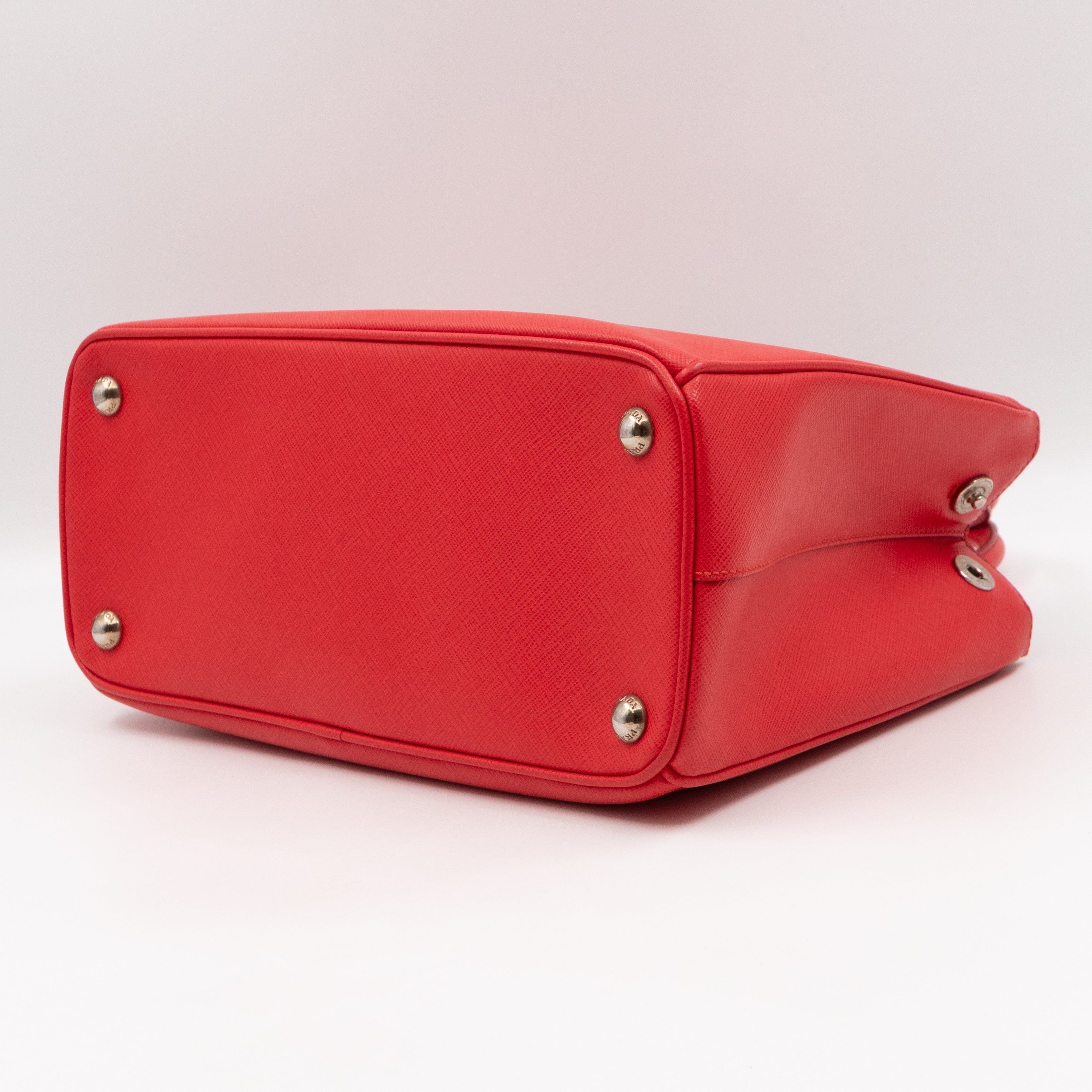Galleria Medium Double Zip Lacca Red Saffiano Lux