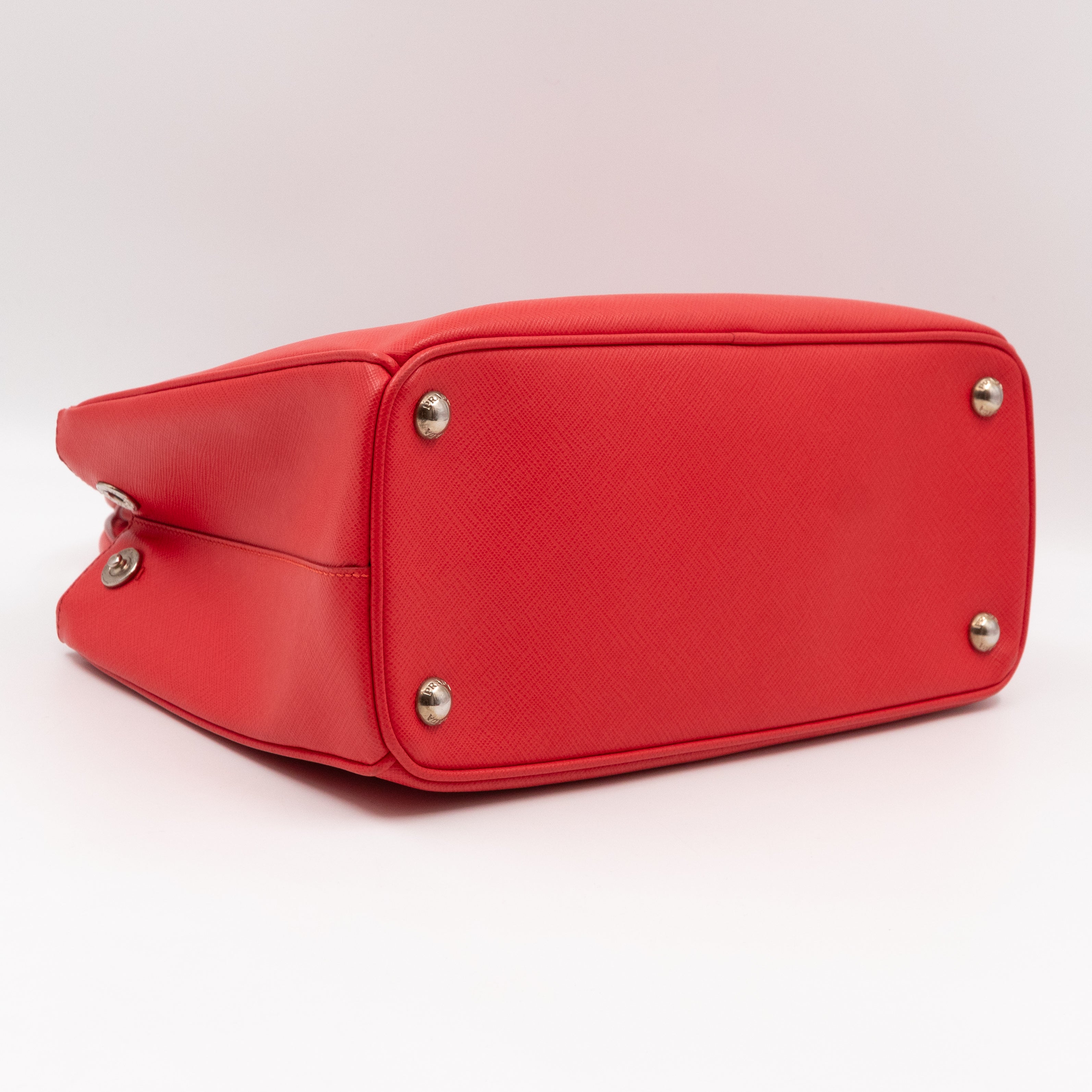 Galleria Medium Double Zip Lacca Red Saffiano Lux