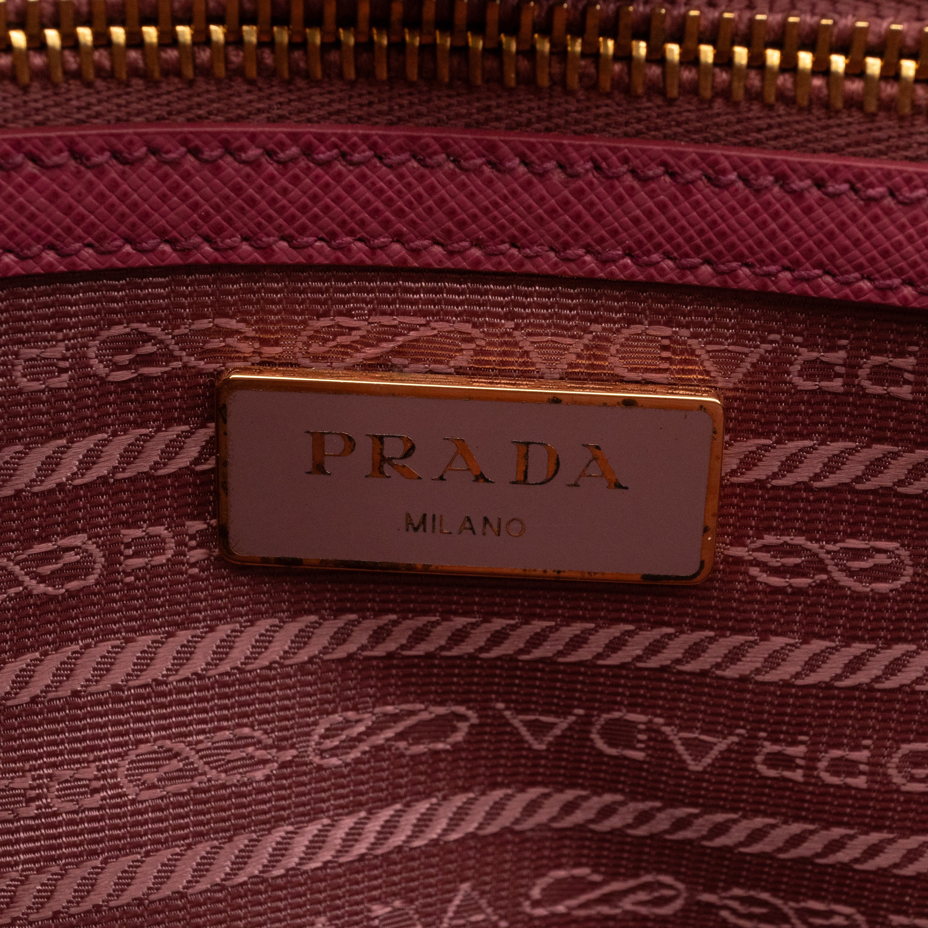 Galleria Medium Single Zip Mauve Saffiano