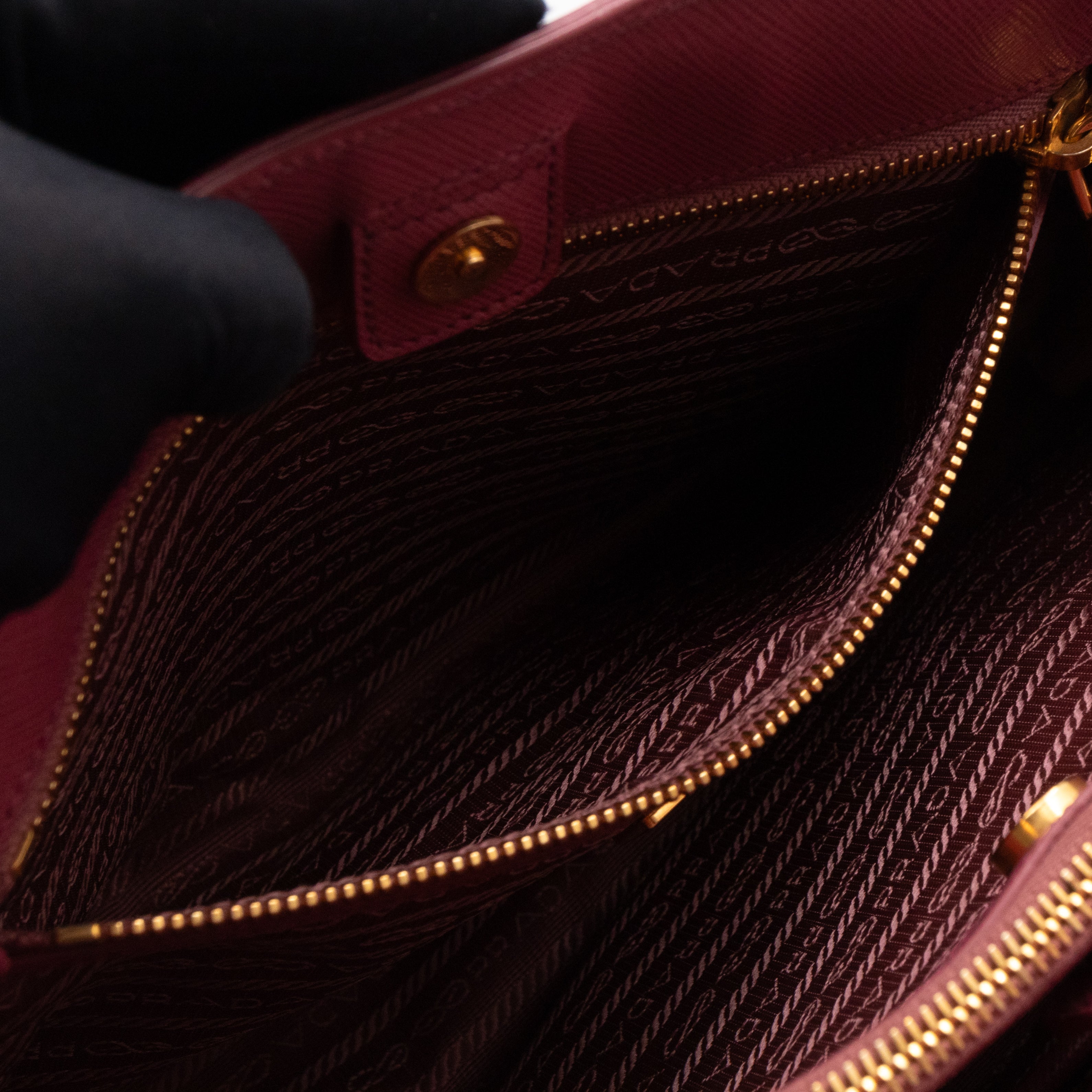 Galleria Medium Single Zip Mauve Saffiano