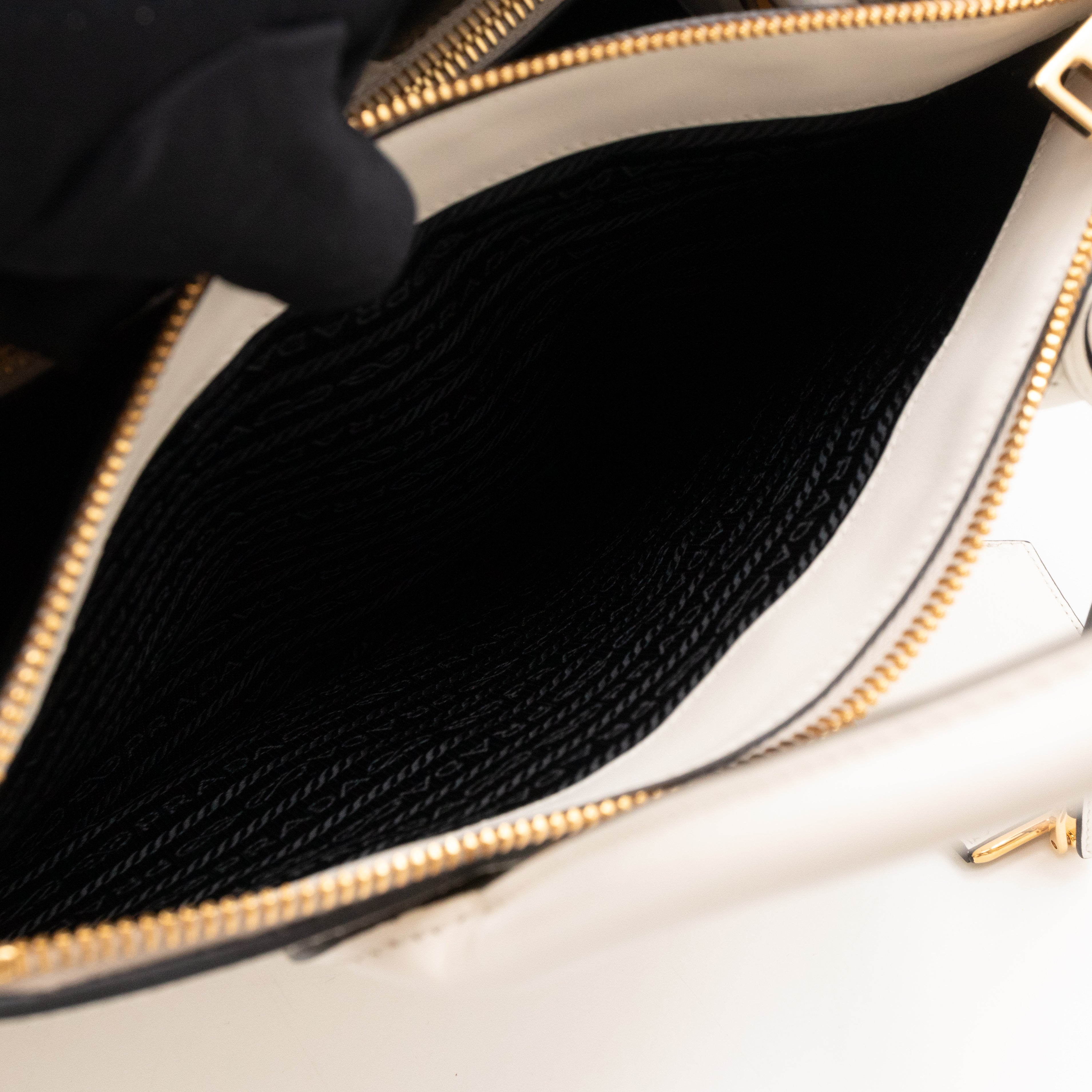 Paradigme Bag White Greche Saffiano City Calfskin