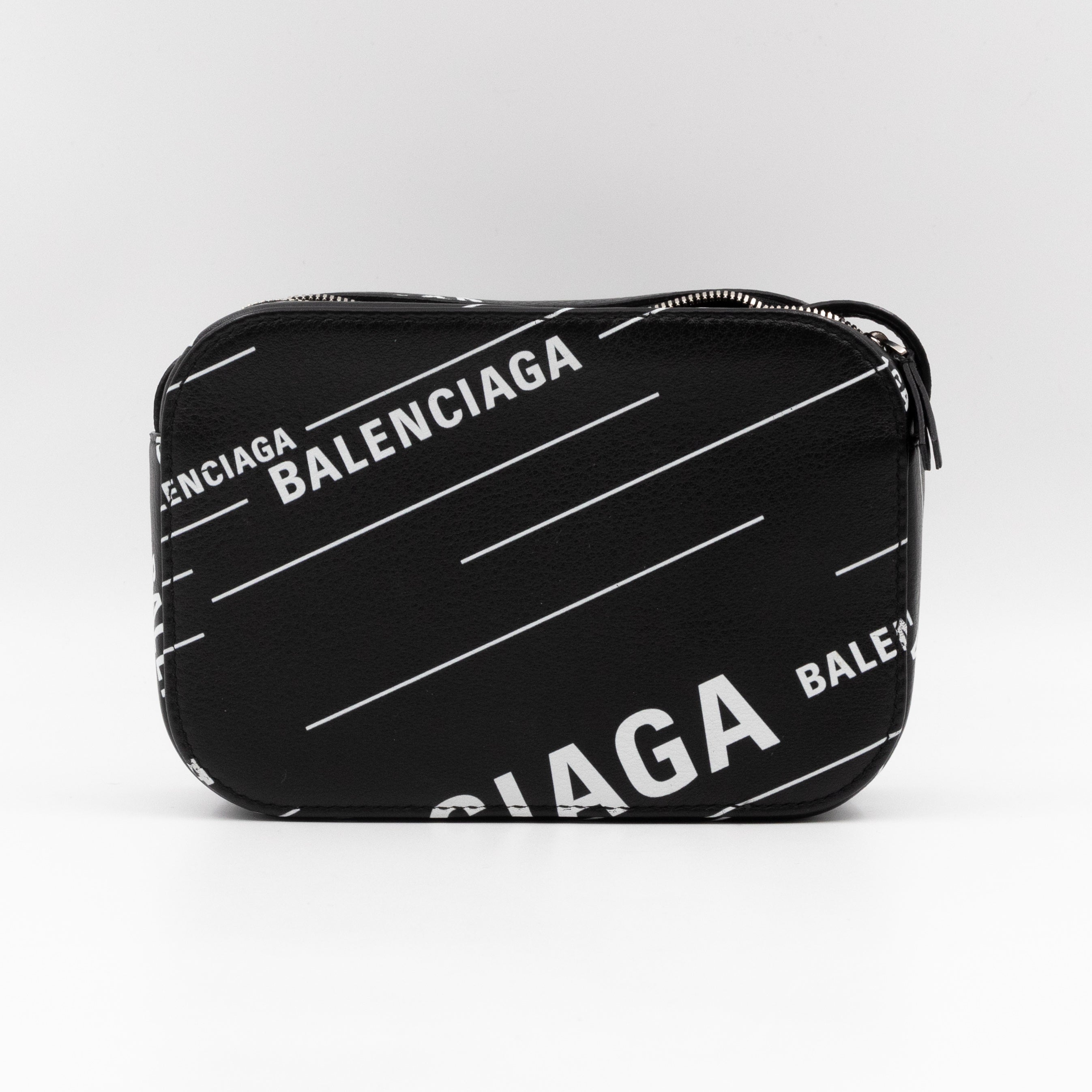 Balenciaga – Queen Station