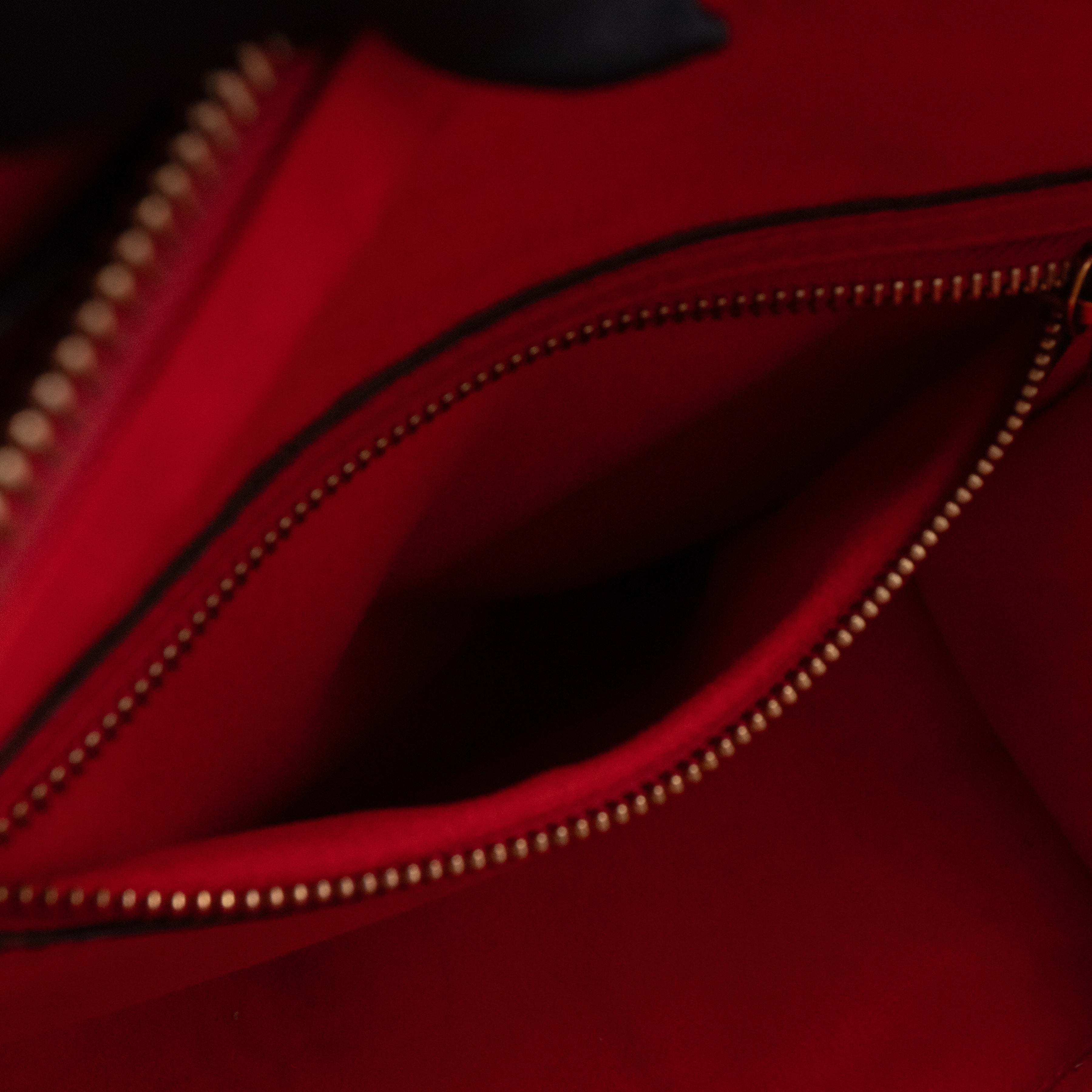 Micro Luggage Red