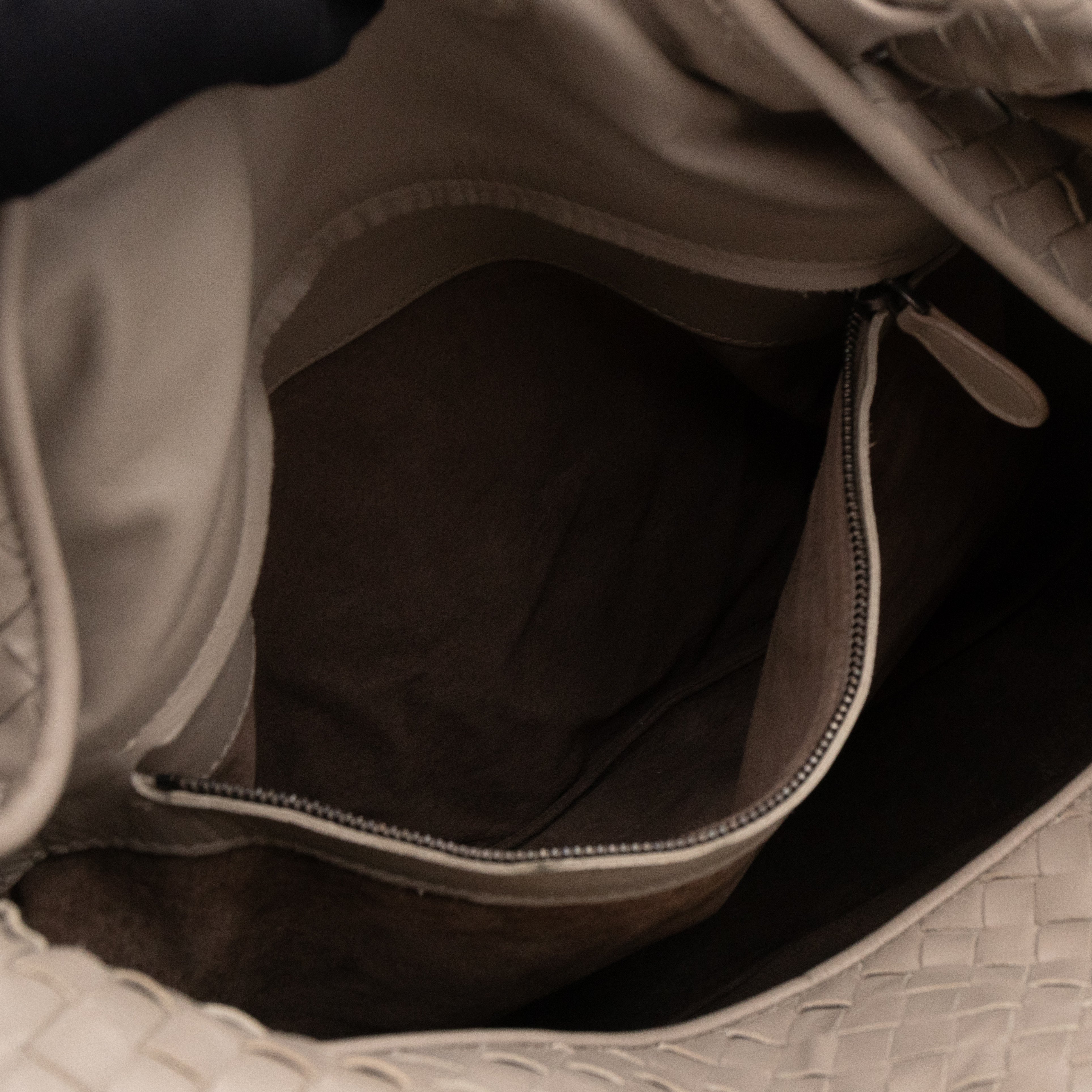 Sloane Hobo Bag Intrecciato Light Grey Leather