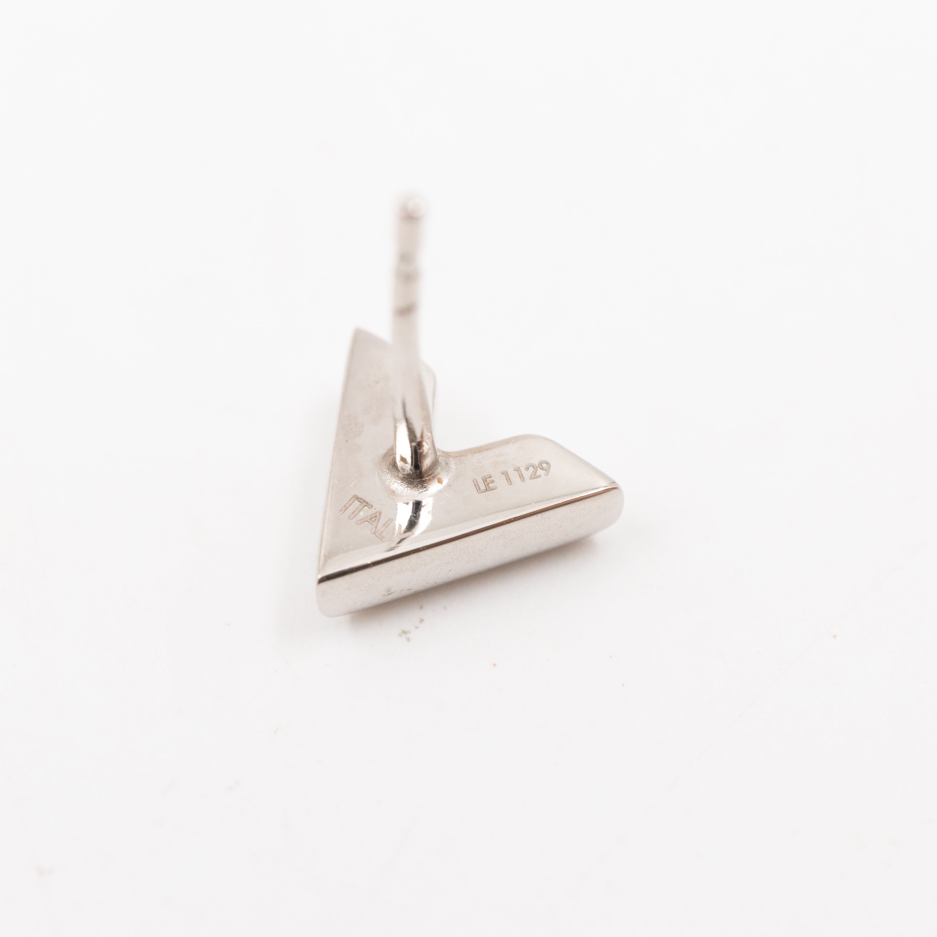 Essential V Studs Earrings Silver
