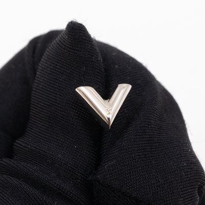 Essential V Studs Earrings Silver