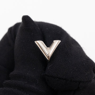 Essential V Studs Earrings Silver