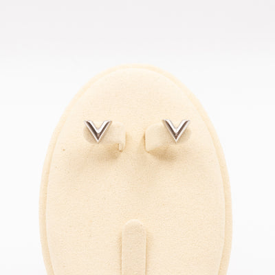 Essential V Studs Earrings Silver