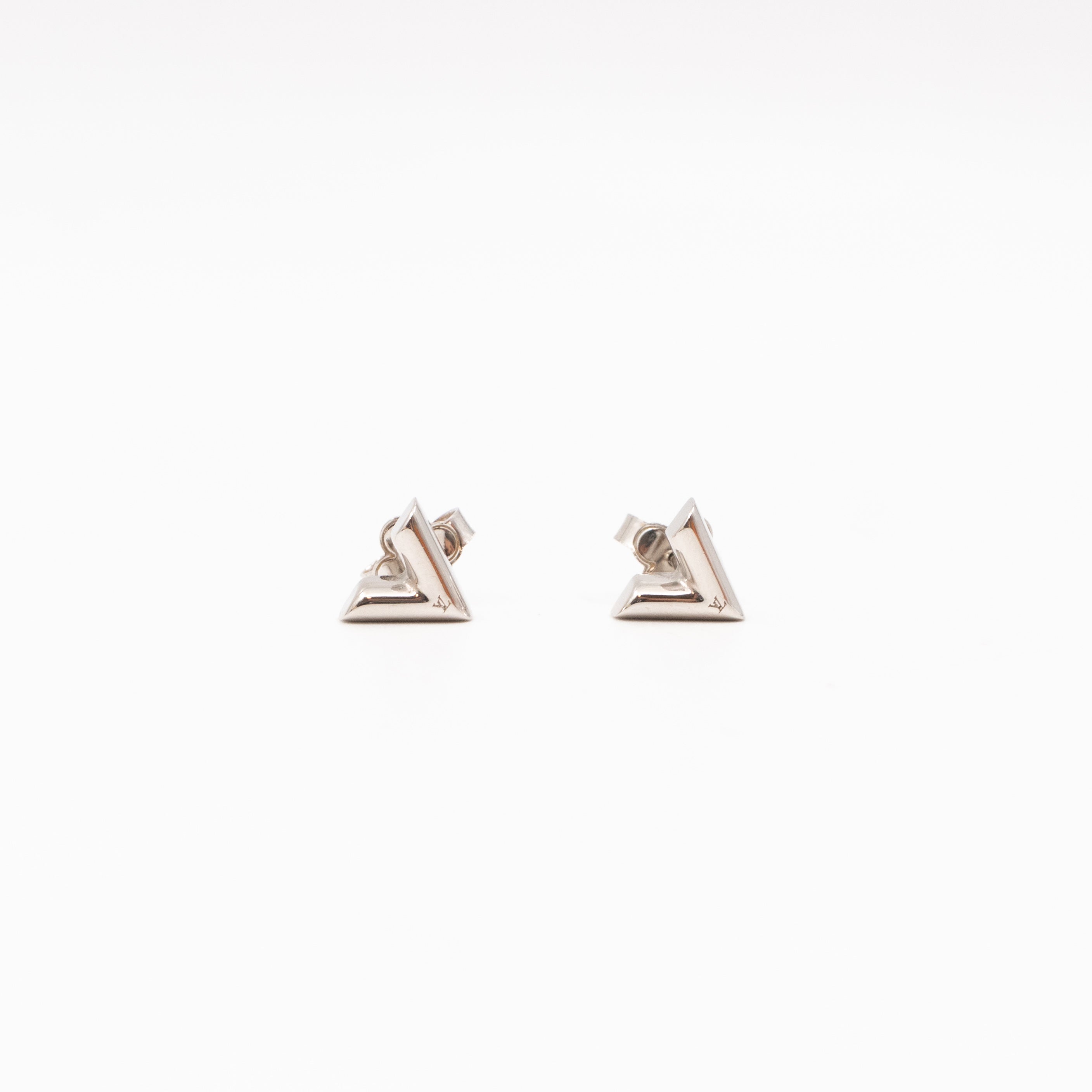 Essential V Studs Earrings Silver