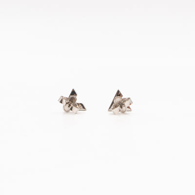 Essential V Studs Earrings Silver