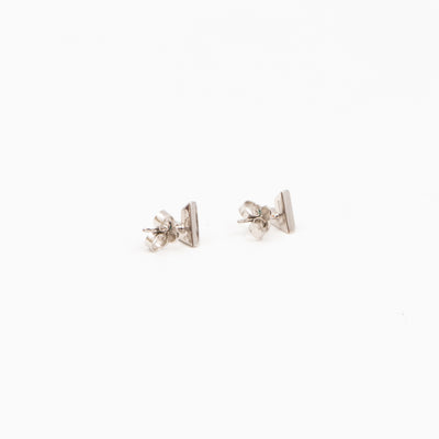 Essential V Studs Earrings Silver