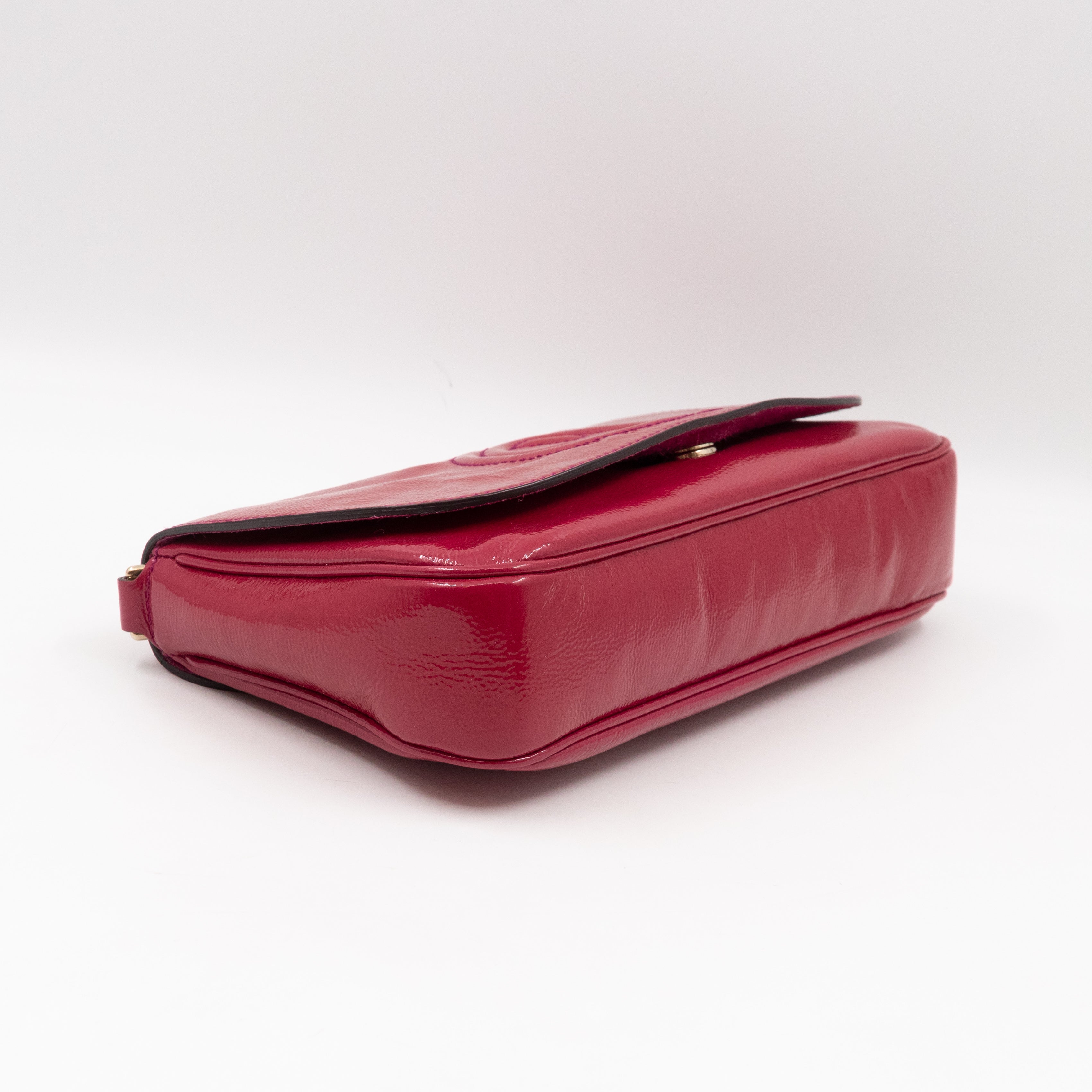 Soho Medium Flap Chain Bag Fuchsia Patent Leather