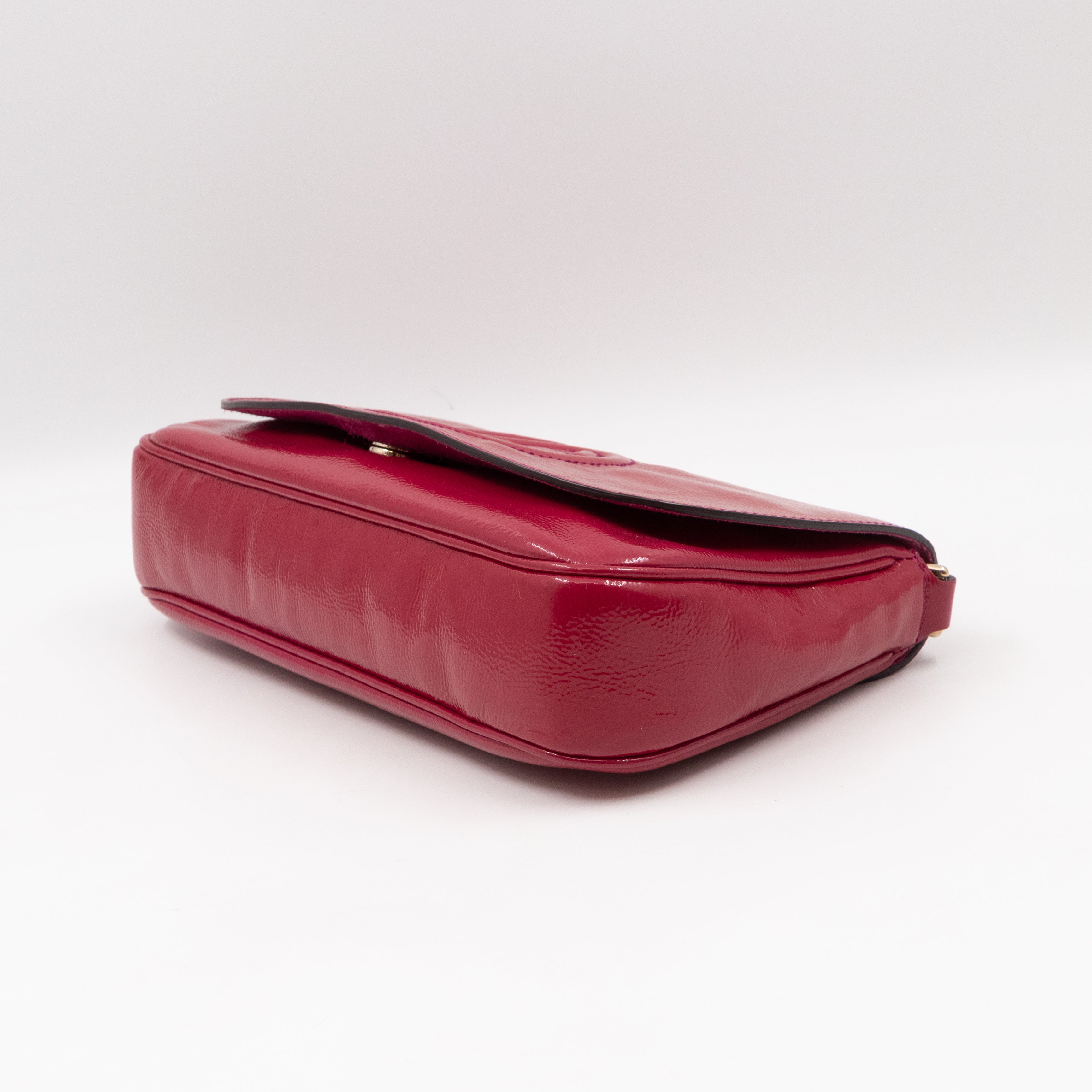 Soho Medium Flap Chain Bag Fuchsia Patent Leather