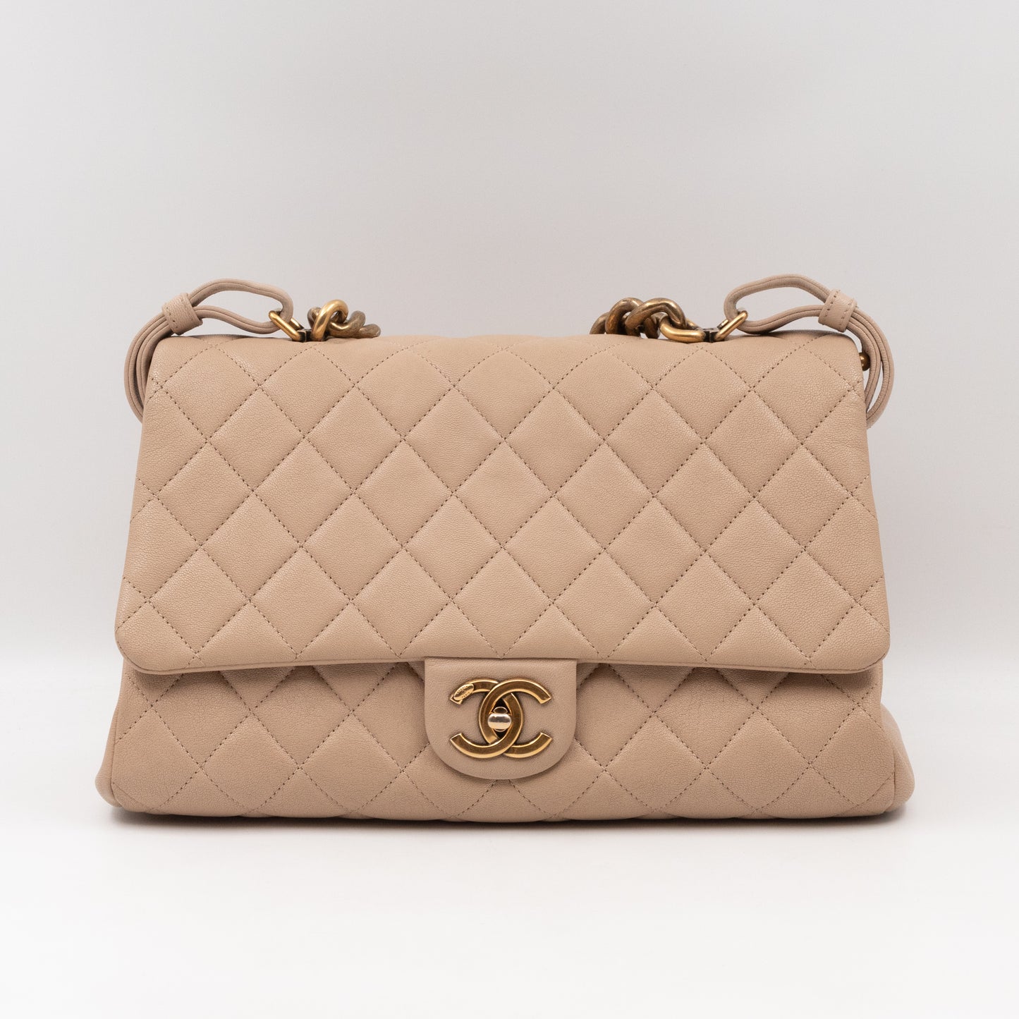 Trapezio Medium Flap Bag Beige Quilted Leather