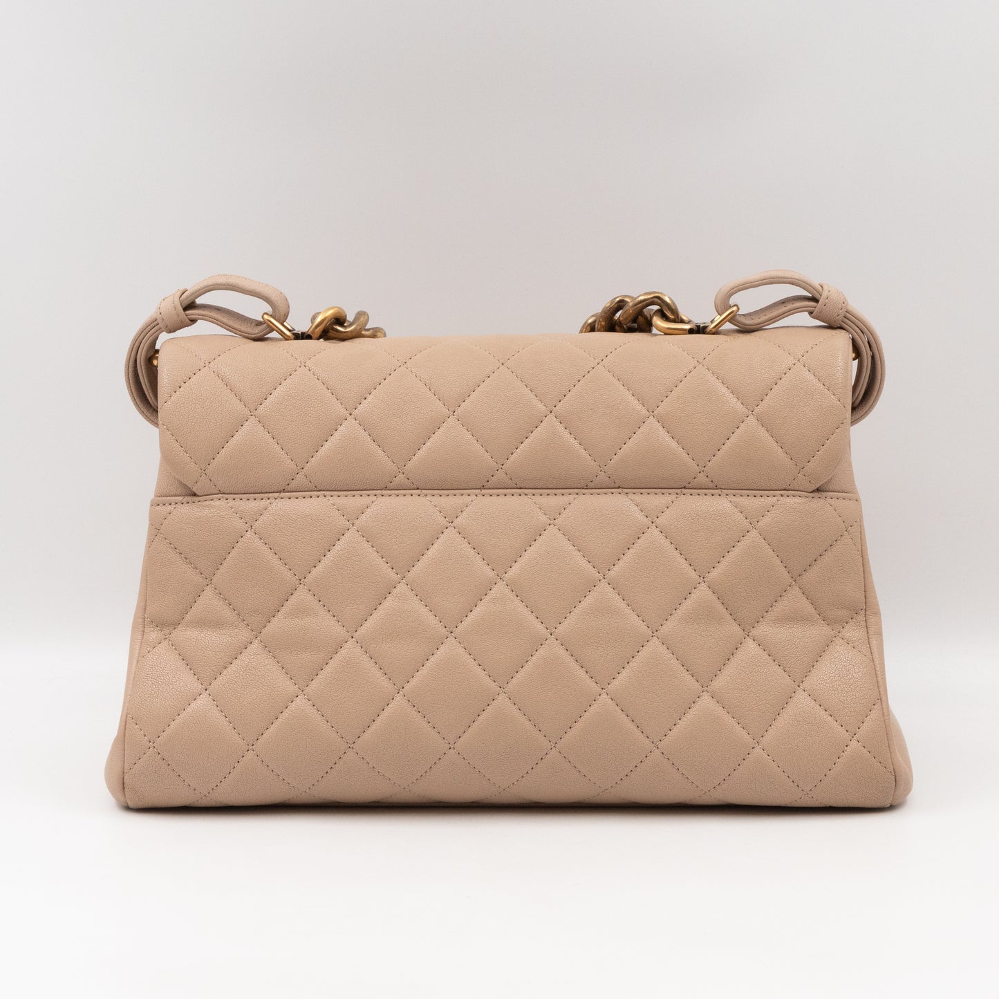 Trapezio Medium Flap Bag Beige Quilted Leather