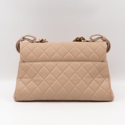 Trapezio Medium Flap Bag Beige Quilted Leather